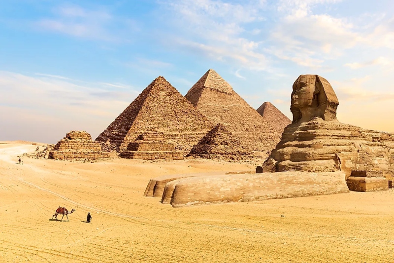اهرام جیزه و مجسمه ابوالهول بزرگ در مصر؛ منبع عکس: سایت worldatlas.com. عکاس: نامشخص