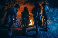 آتش افروزی در غار؛ منبع عکس: Science Museum of Virginia؛ نام عکاس: نامشخص