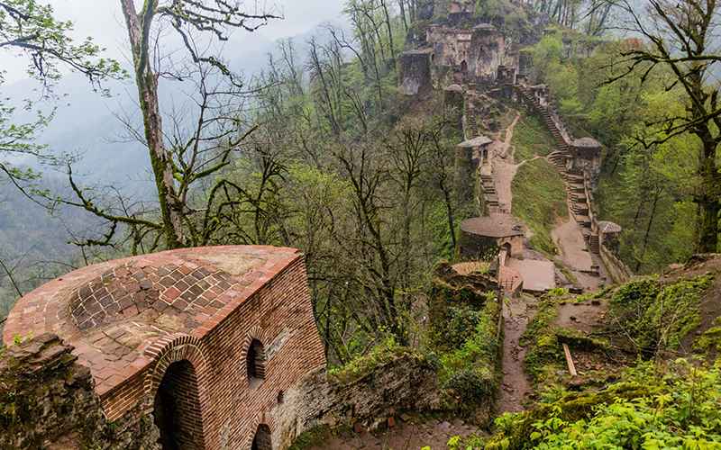 راهنمای سفر یک روزه به قلعه رودخان 12 قلعه رودخان در مه، منبع عکس: visitworldheritage.com، عکاس: Matyas Rehak