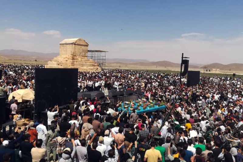 تحویل سال در کنار یادگارهای هخامنشی؛ استقبال ۴۸ هزار نفری در تخت جمشید و پاسارگاد