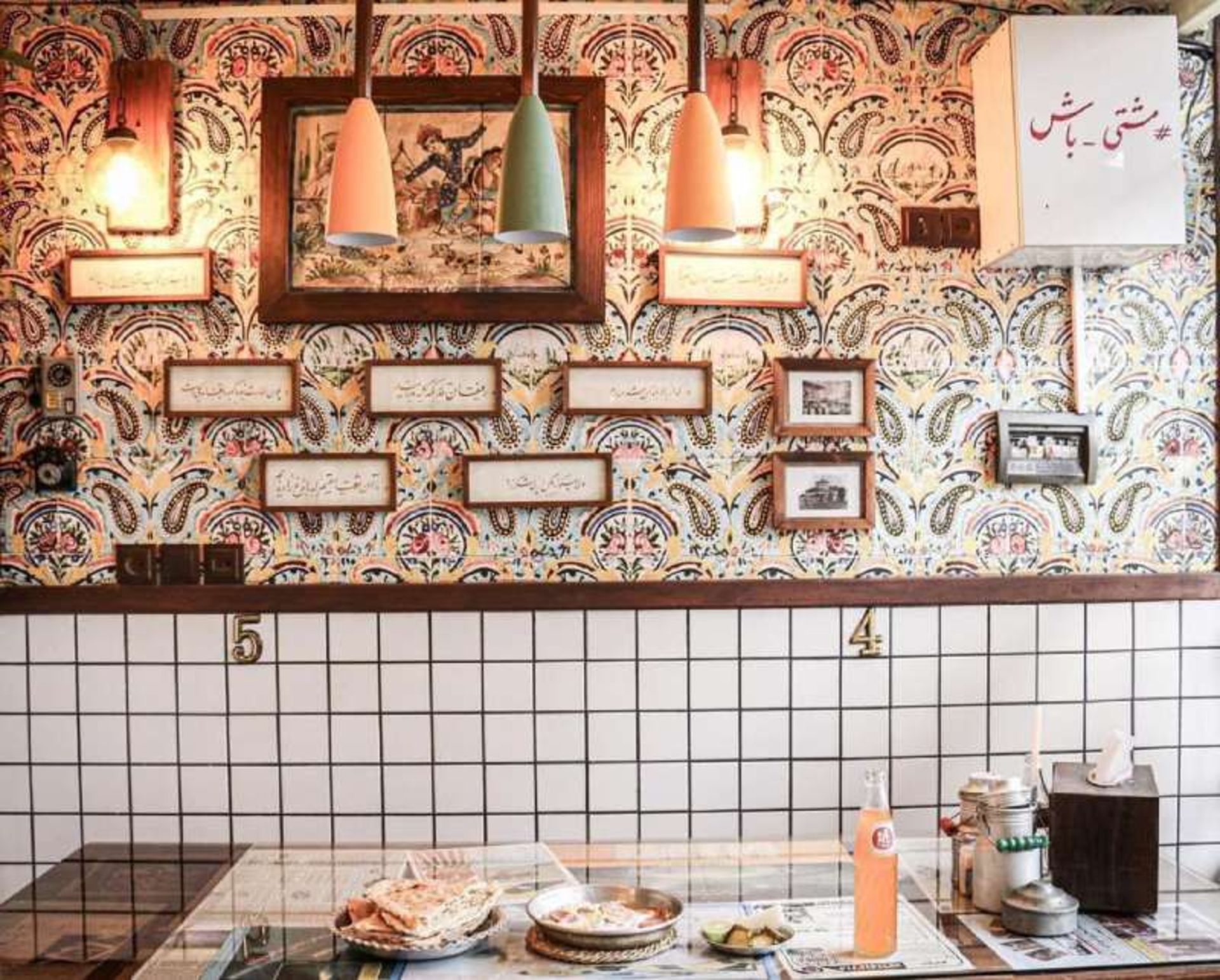 دکوراسیون کافه چله خونه رشت