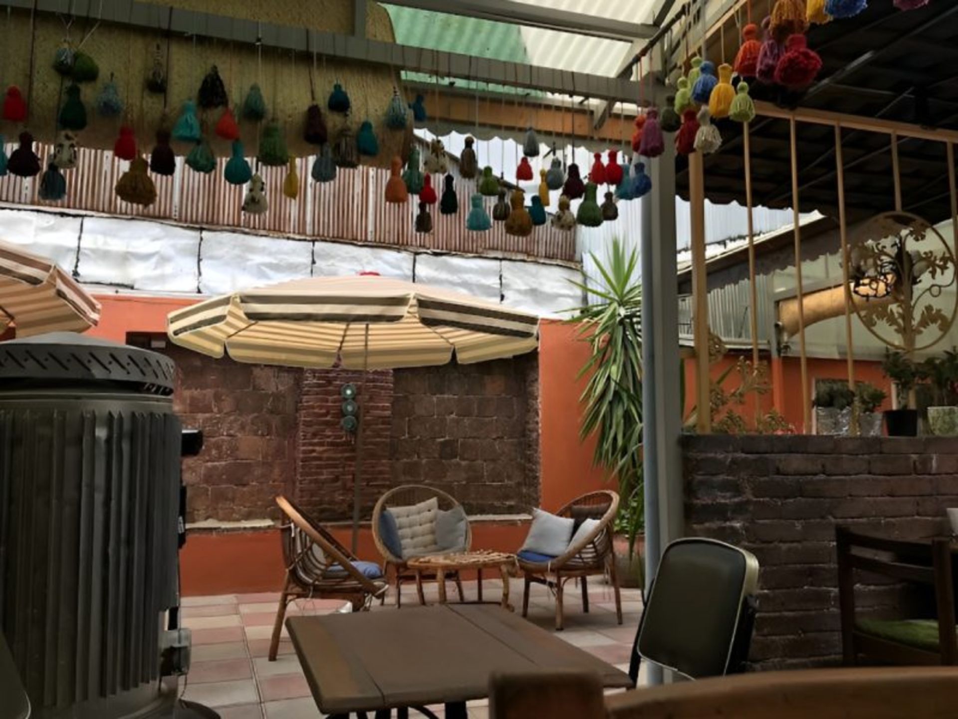 فضای روباز کافه گالری رشت