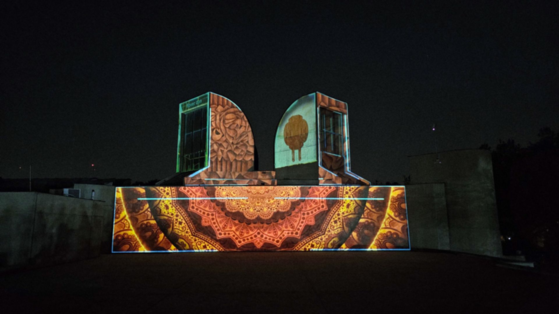 نمایش نور و نما موزه هنرهای معاصر تهران