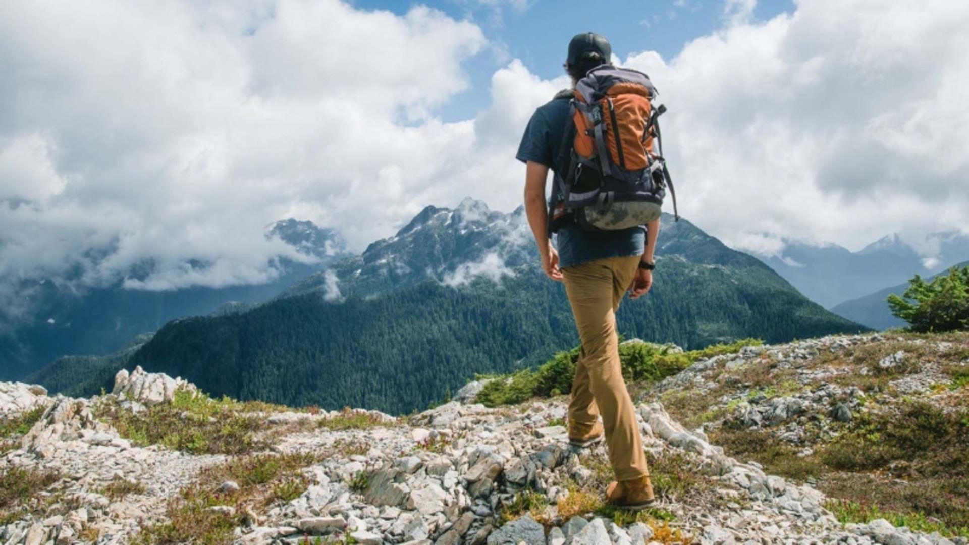 راهنمای پوشاک برای سفرهای تابستانی؛ سبک، راحت و جذاب بپوشید 6 لباس مناسب طبیعت گردی در تابستان؛ منبع عکس: سایت