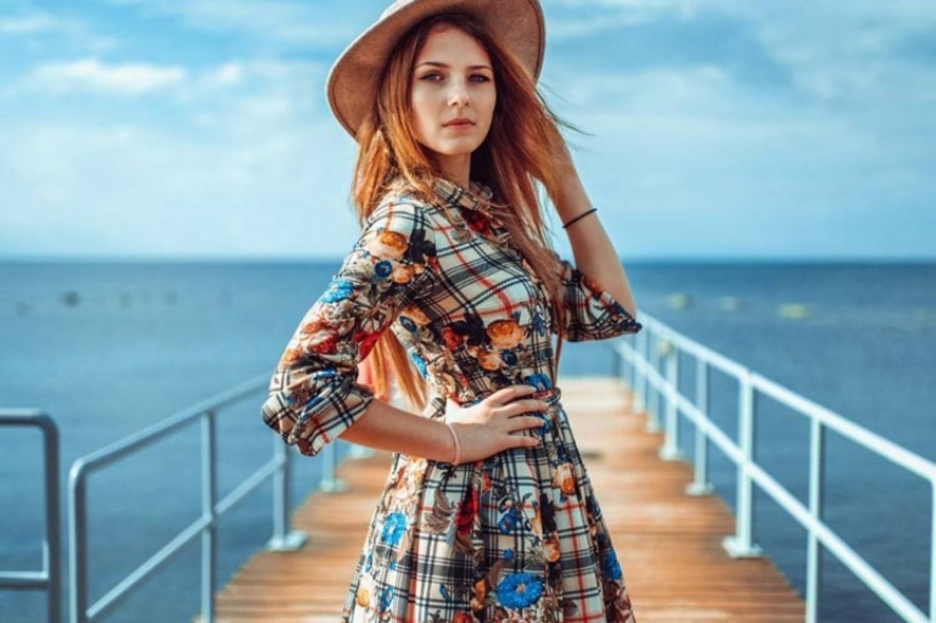 راهنمای پوشاک برای سفرهای تابستانی؛ سبک، راحت و جذاب بپوشید 7 لباس ساحلی زنانه در تابستان؛ منبع عکس: سایت alvandstock.com. عکاس: نامشخص