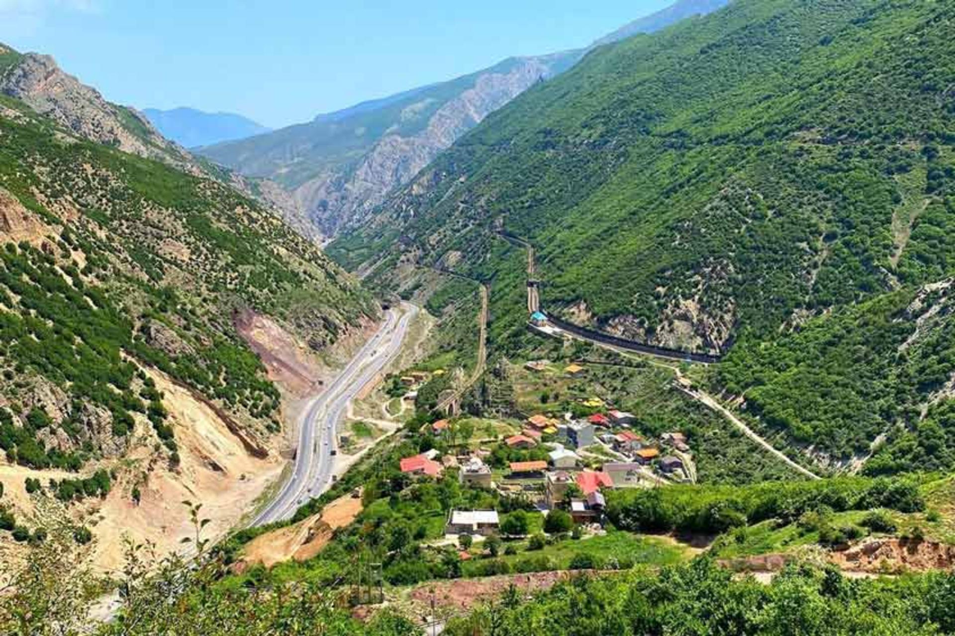 سوادکوه در جاده فیروزکوه، منبع عکس: صفحه اینستاگرام mandegar._.photo، عکاس نامشخص