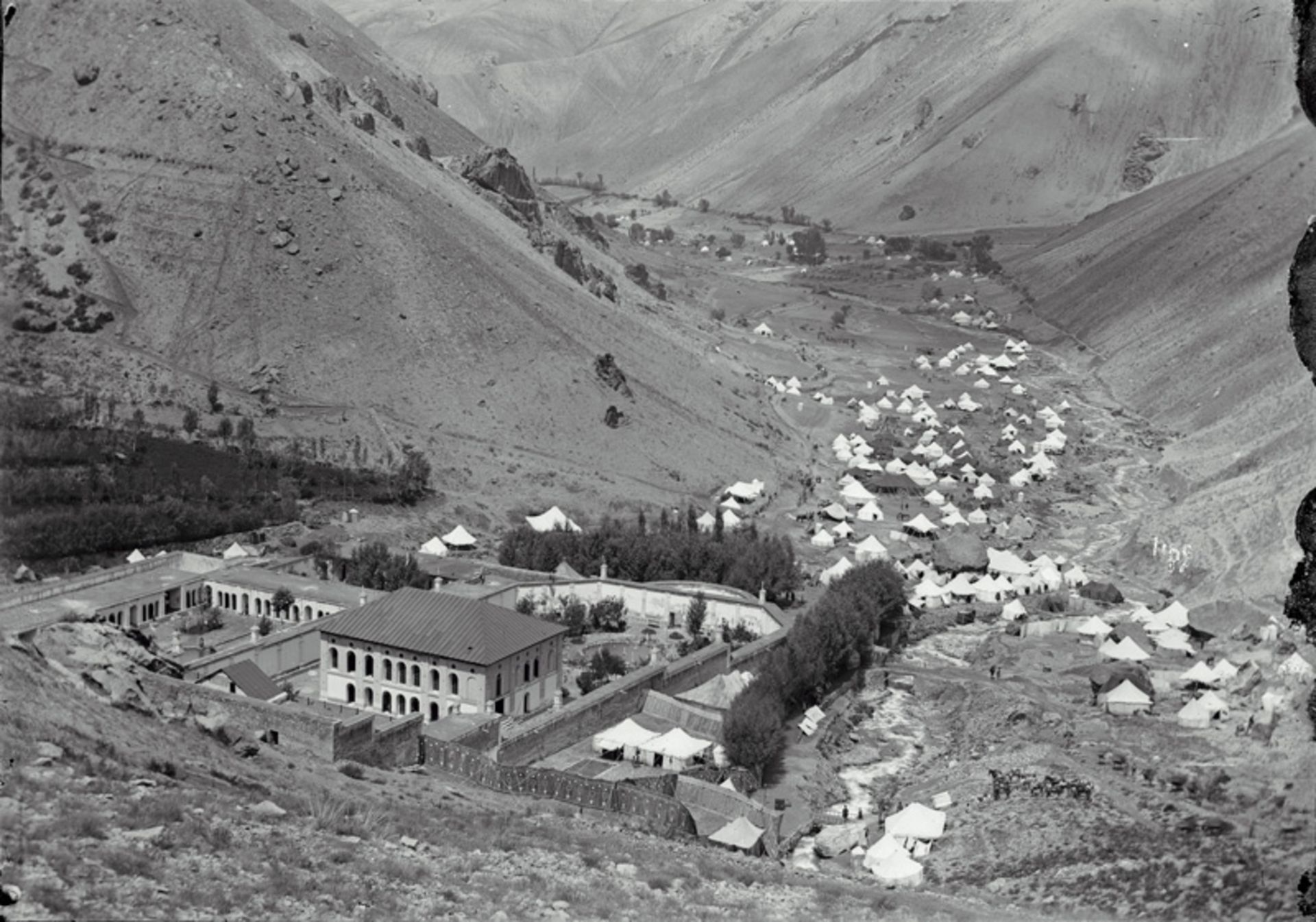 عکس تاریخی کاخ شهرستانک در دوره قاجار