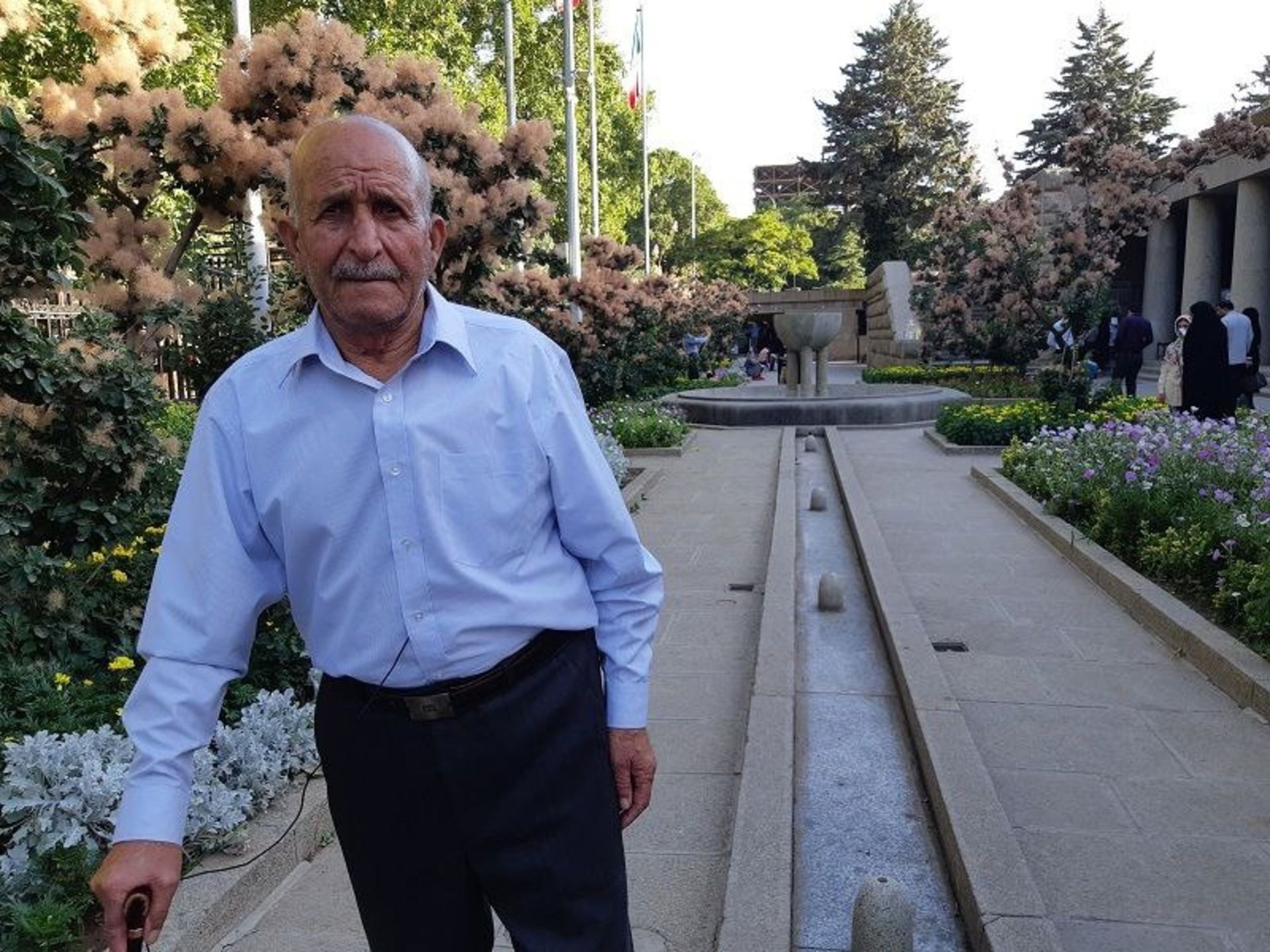 مراد حنیفه سنگ‌تراش آرامگاه بوعلی و باباطاهر