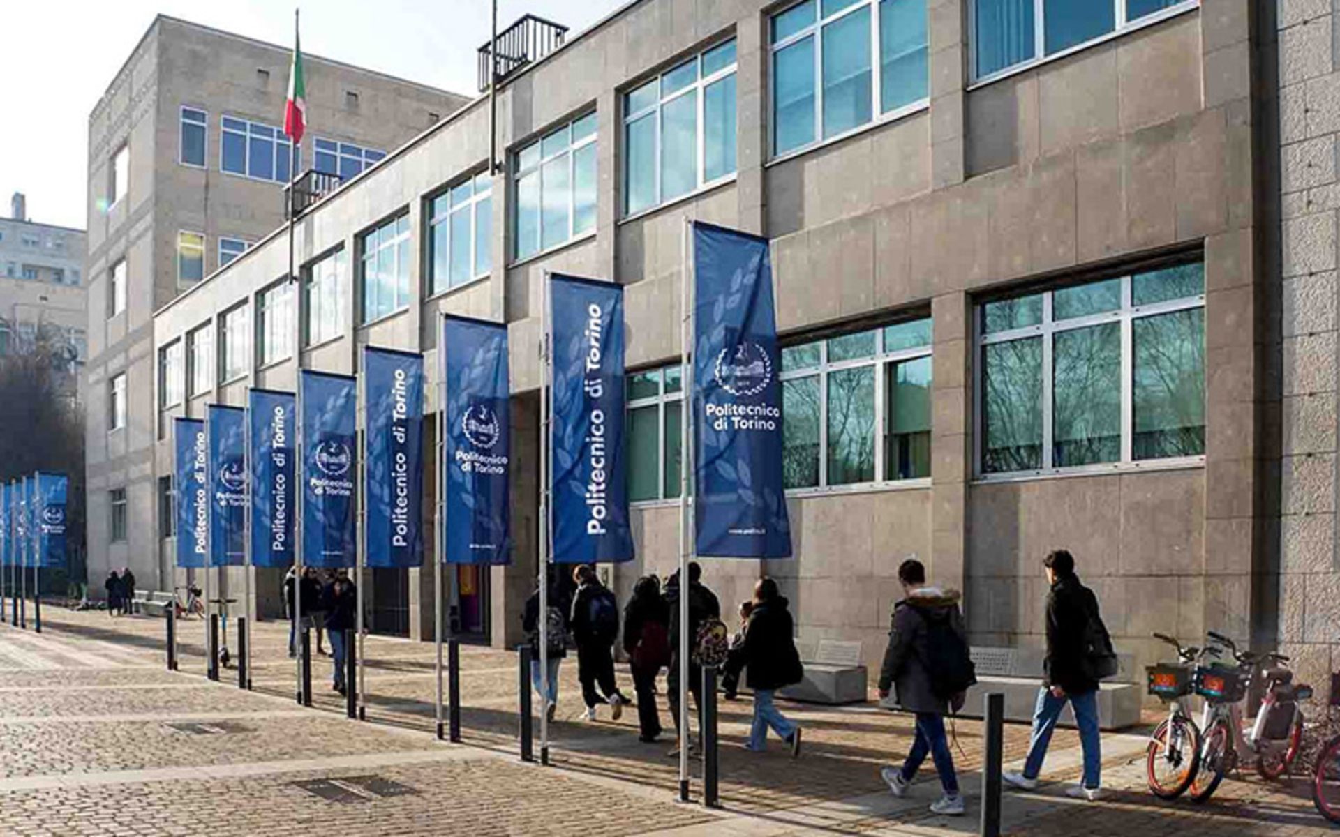 دانشجویان دانشگاه پلی تکنیک تورین