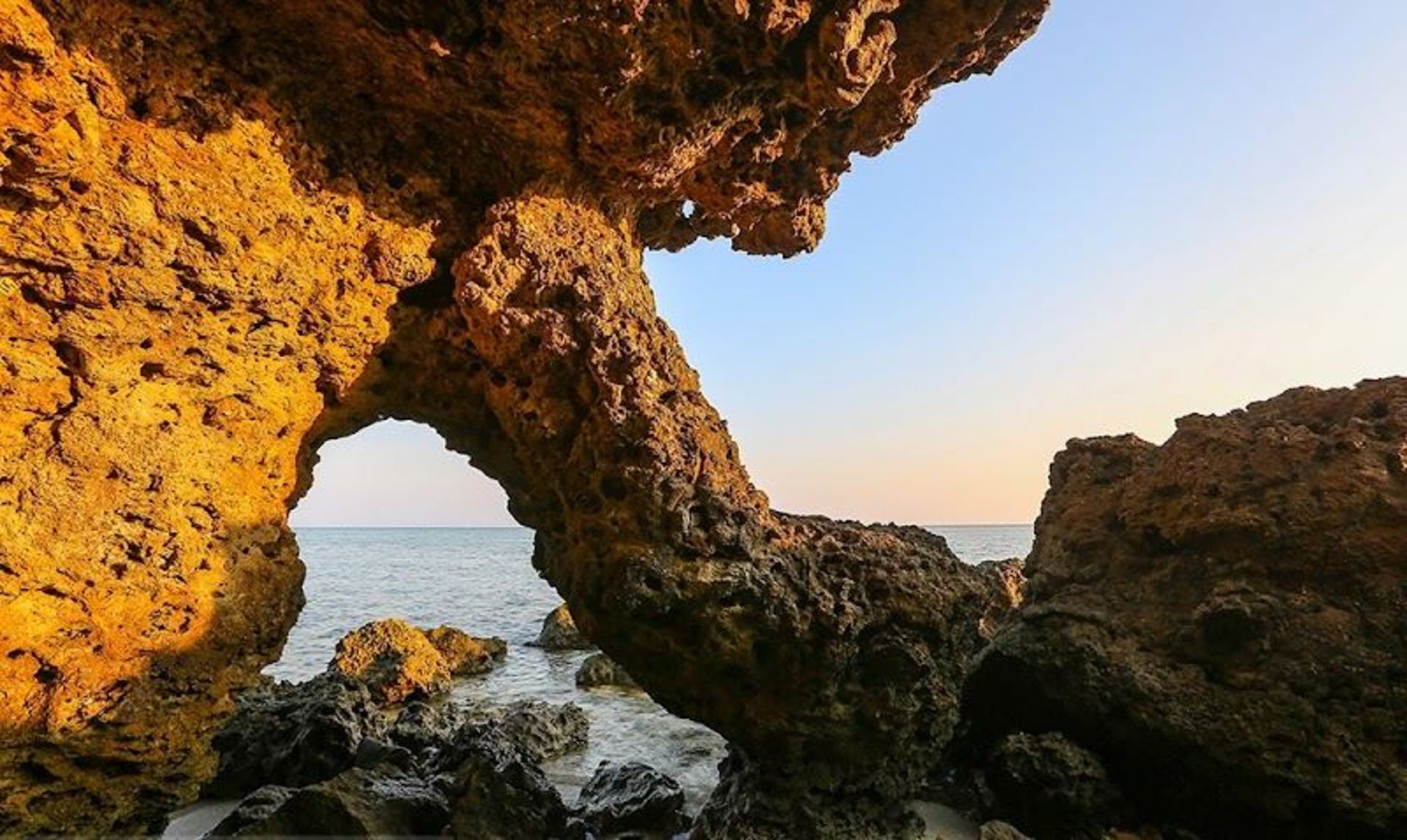 صخره های جزیره هندورابی