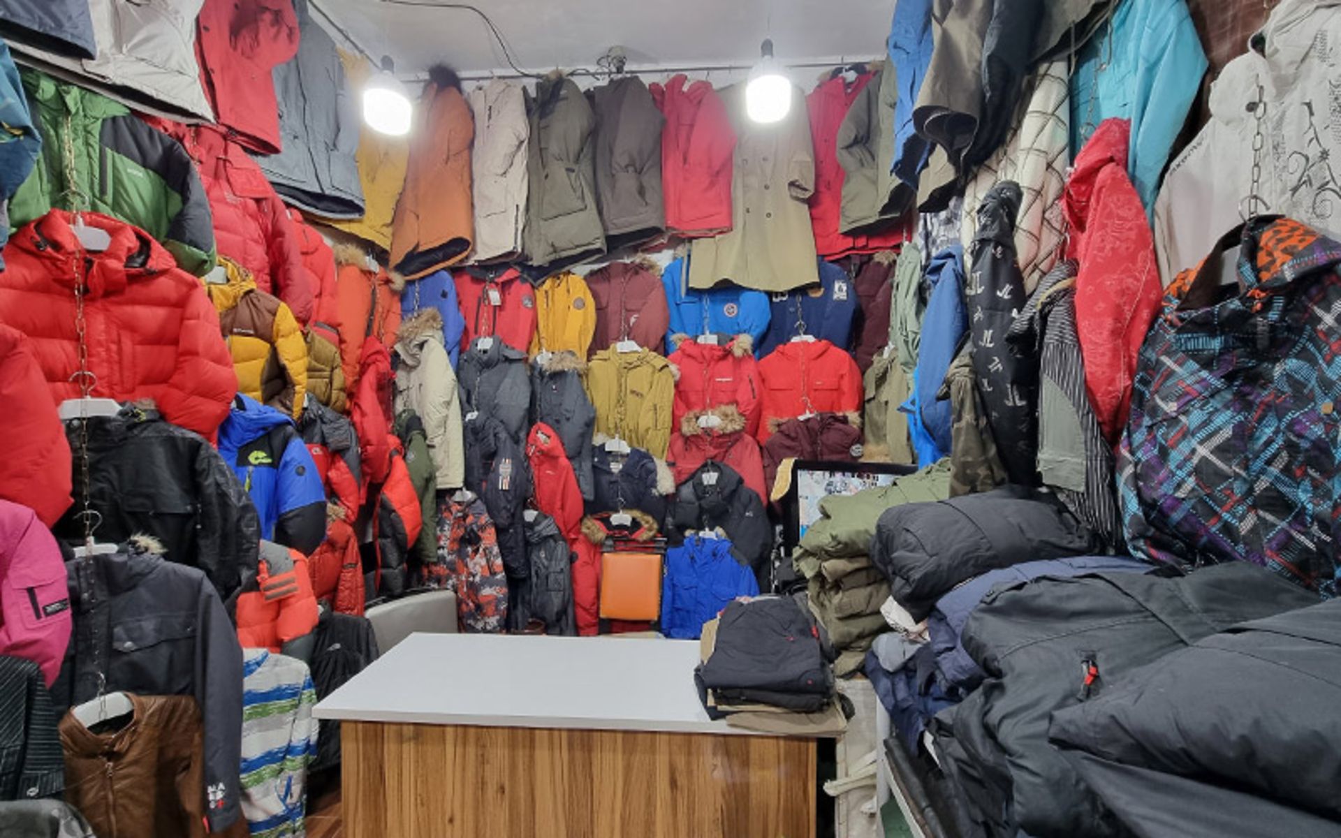 لباس فروشی بازار تاناکورا مهاباد