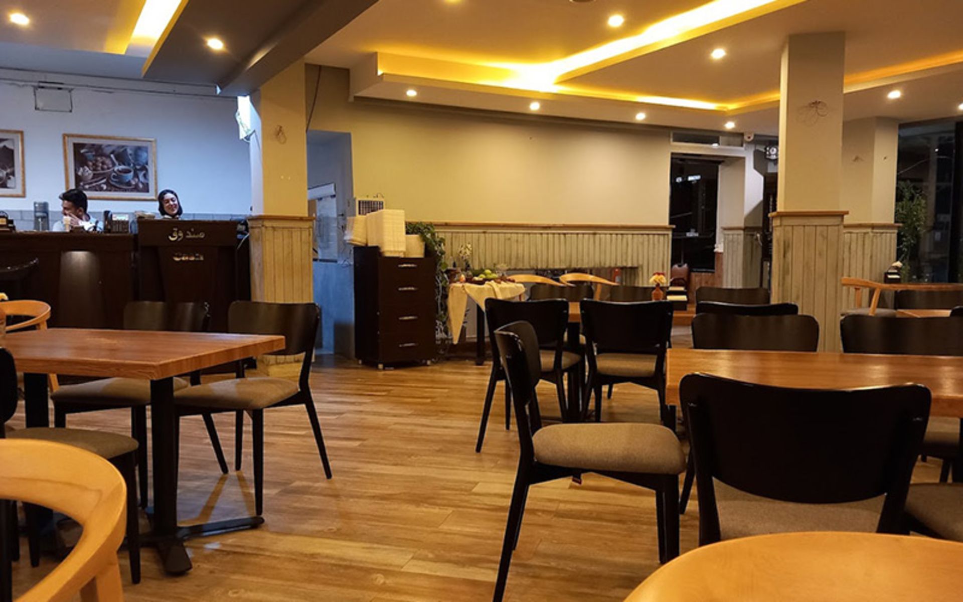 فضای داخلی کافه تاک یزد
