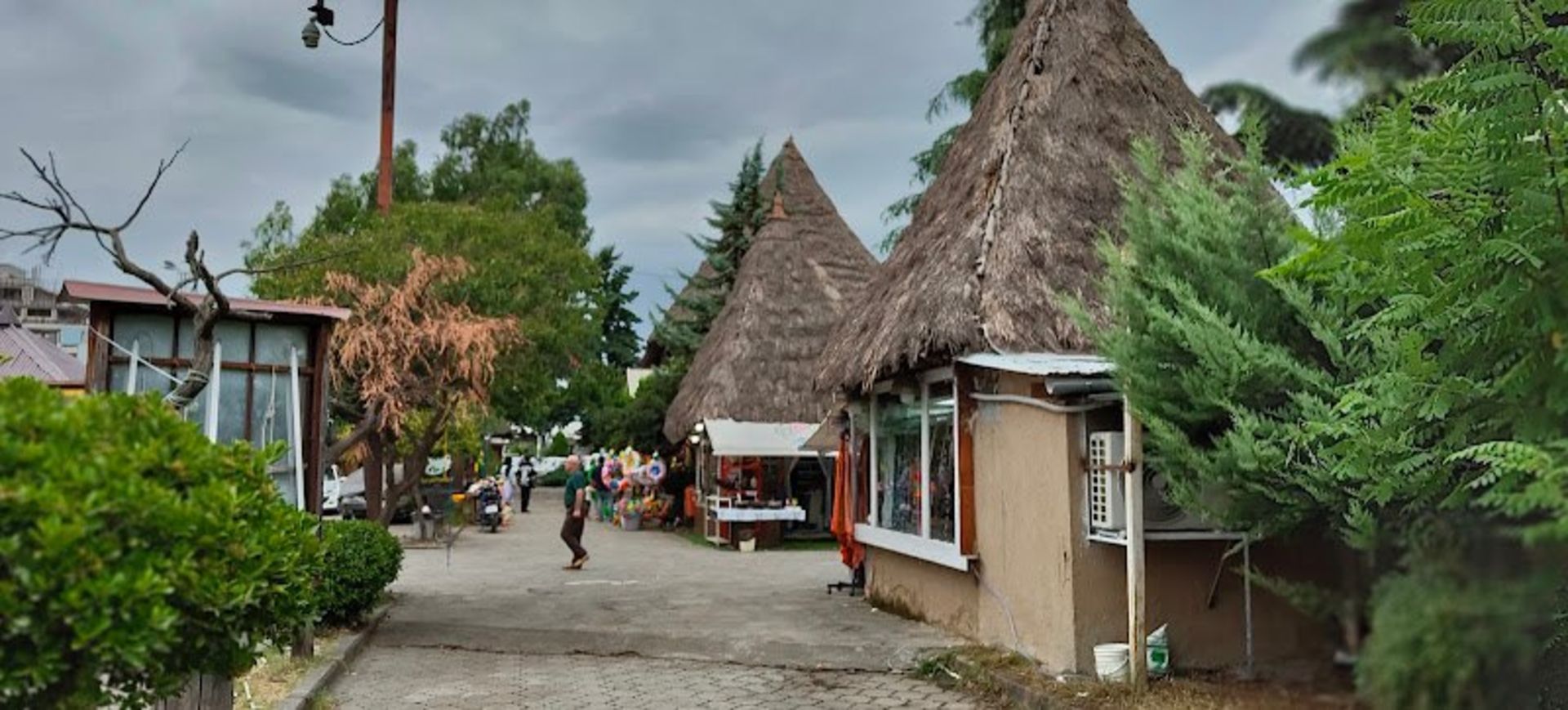 محوطه هتل خلج رامسر