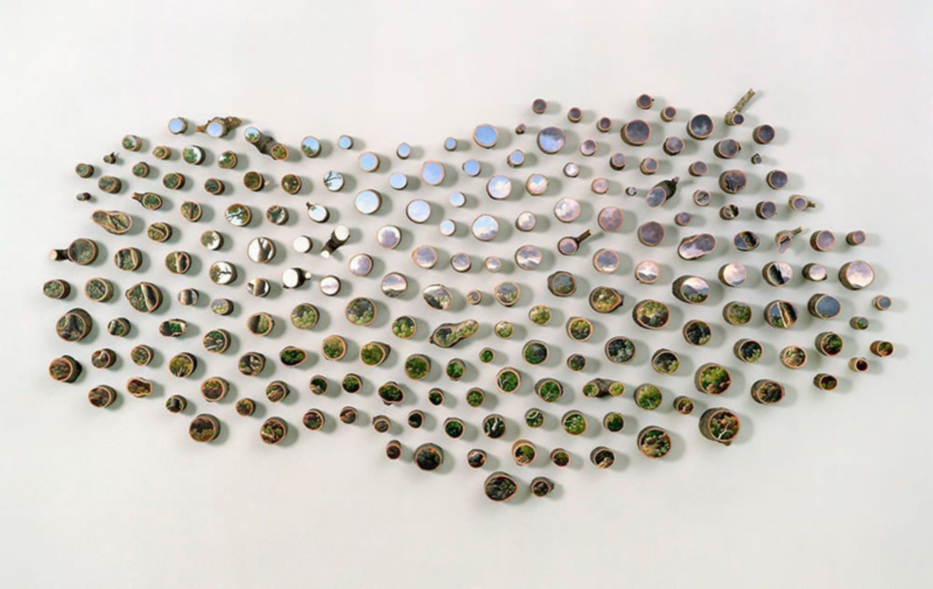 کلکسیون نقاشی‌ های کوچک روی چوب