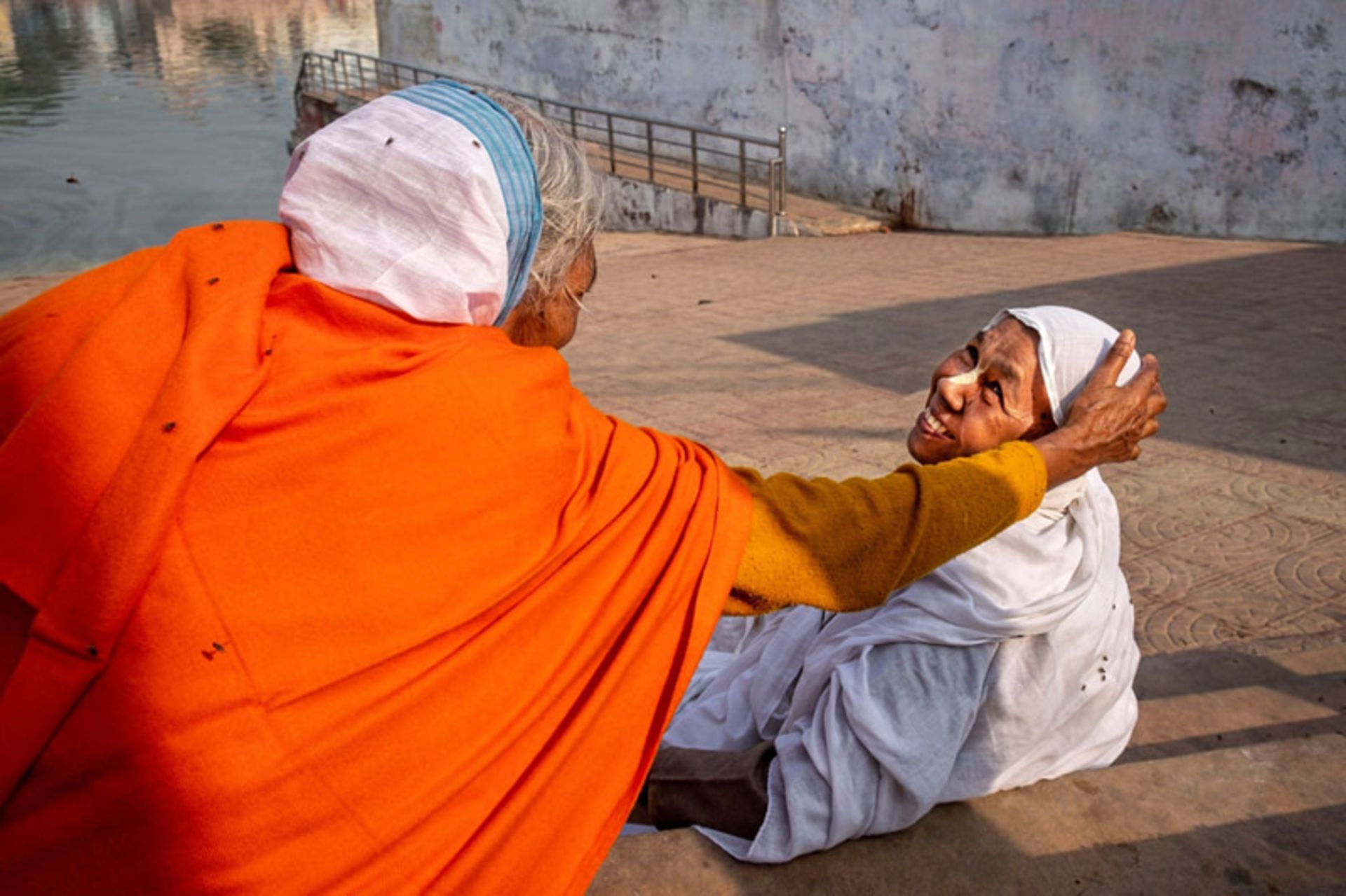 دو زن بیوه در ساحل