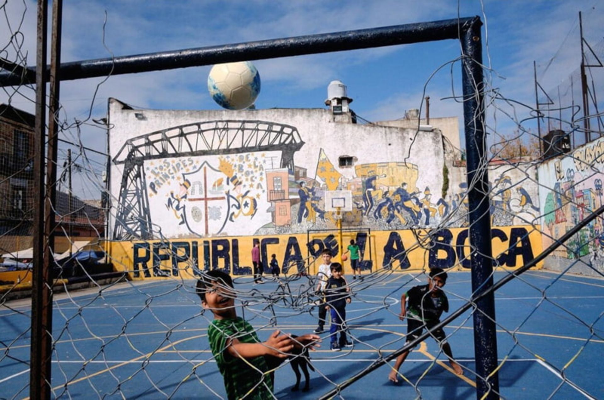 بازی کودکان در کوچه