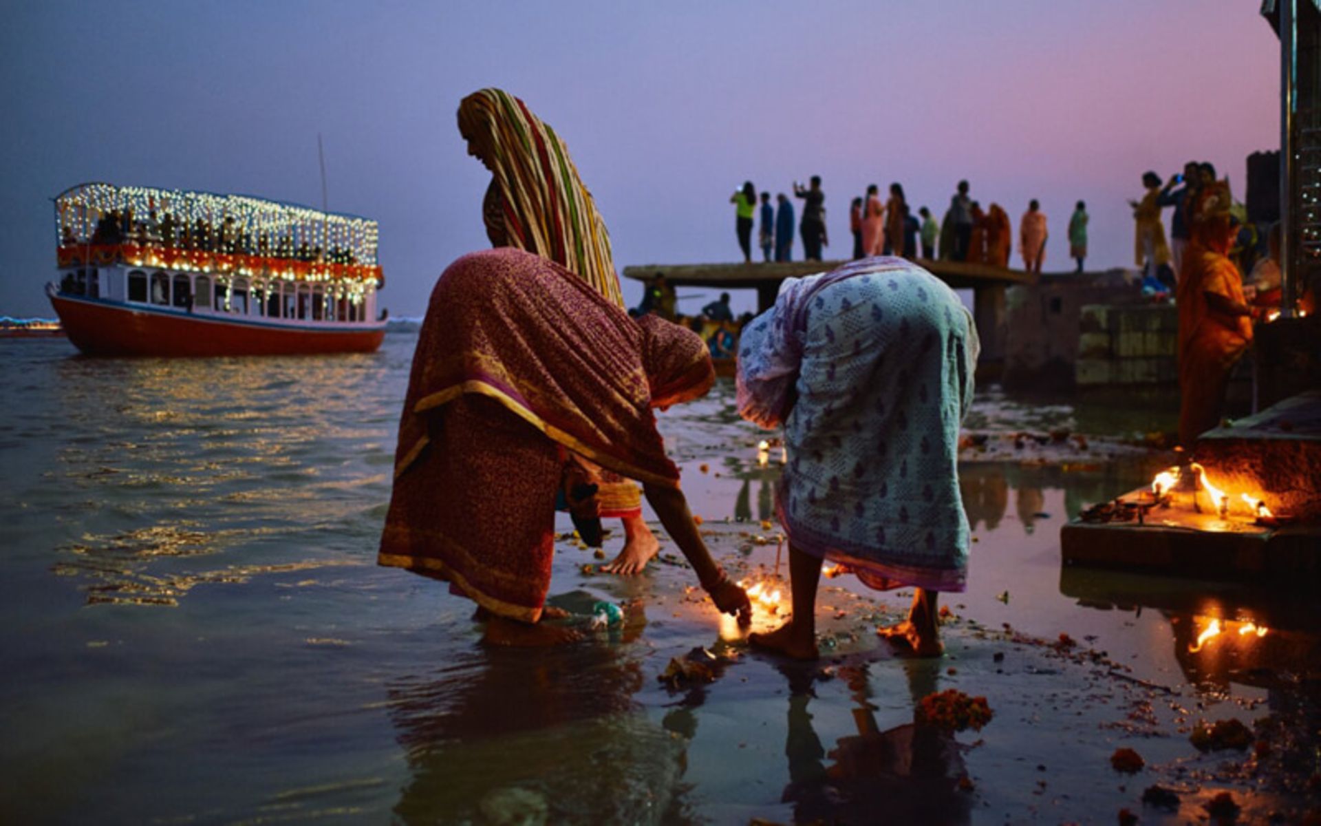 زنان هندو کنار رودخانه