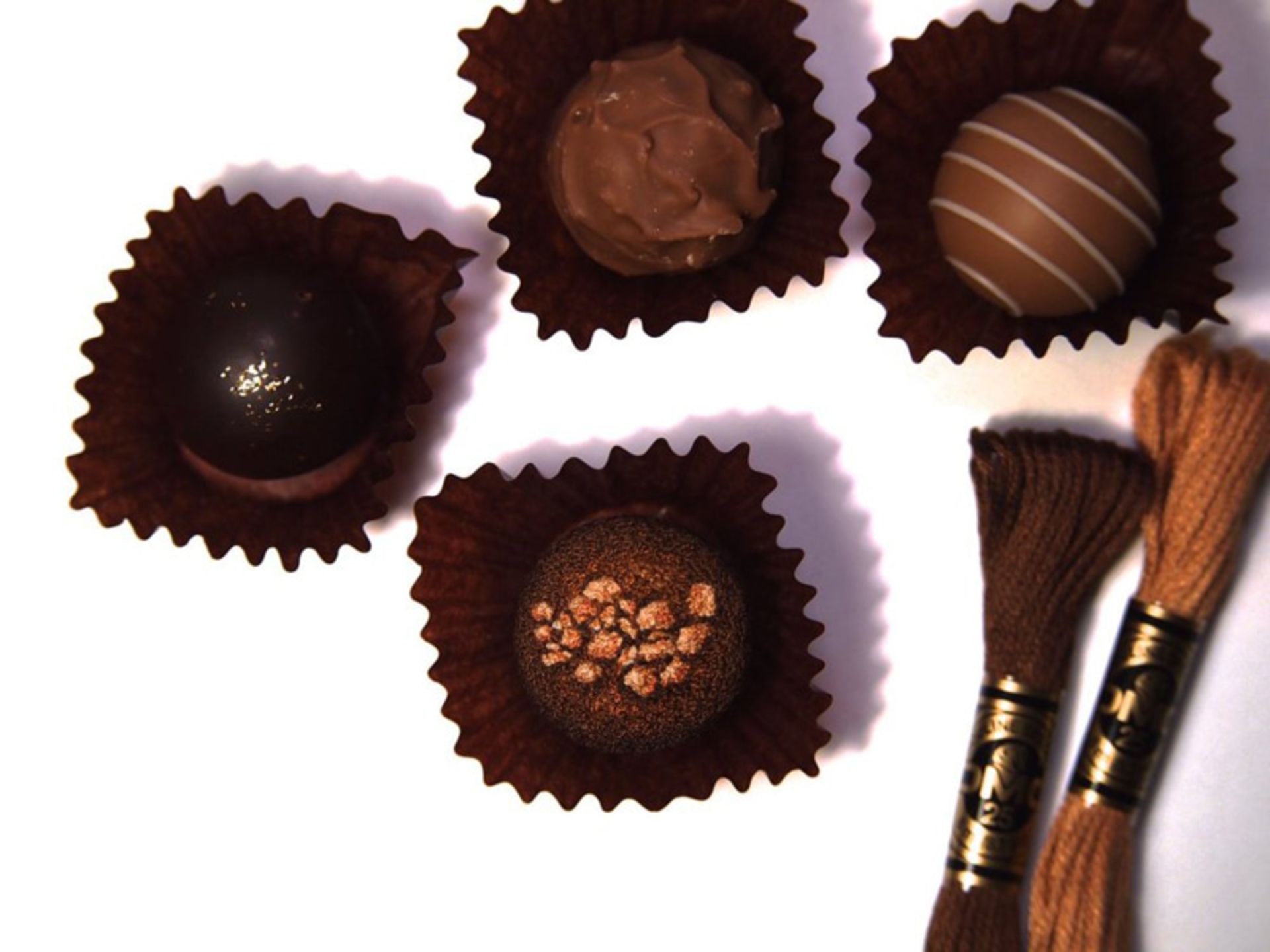 شکلات گلدوزی شده