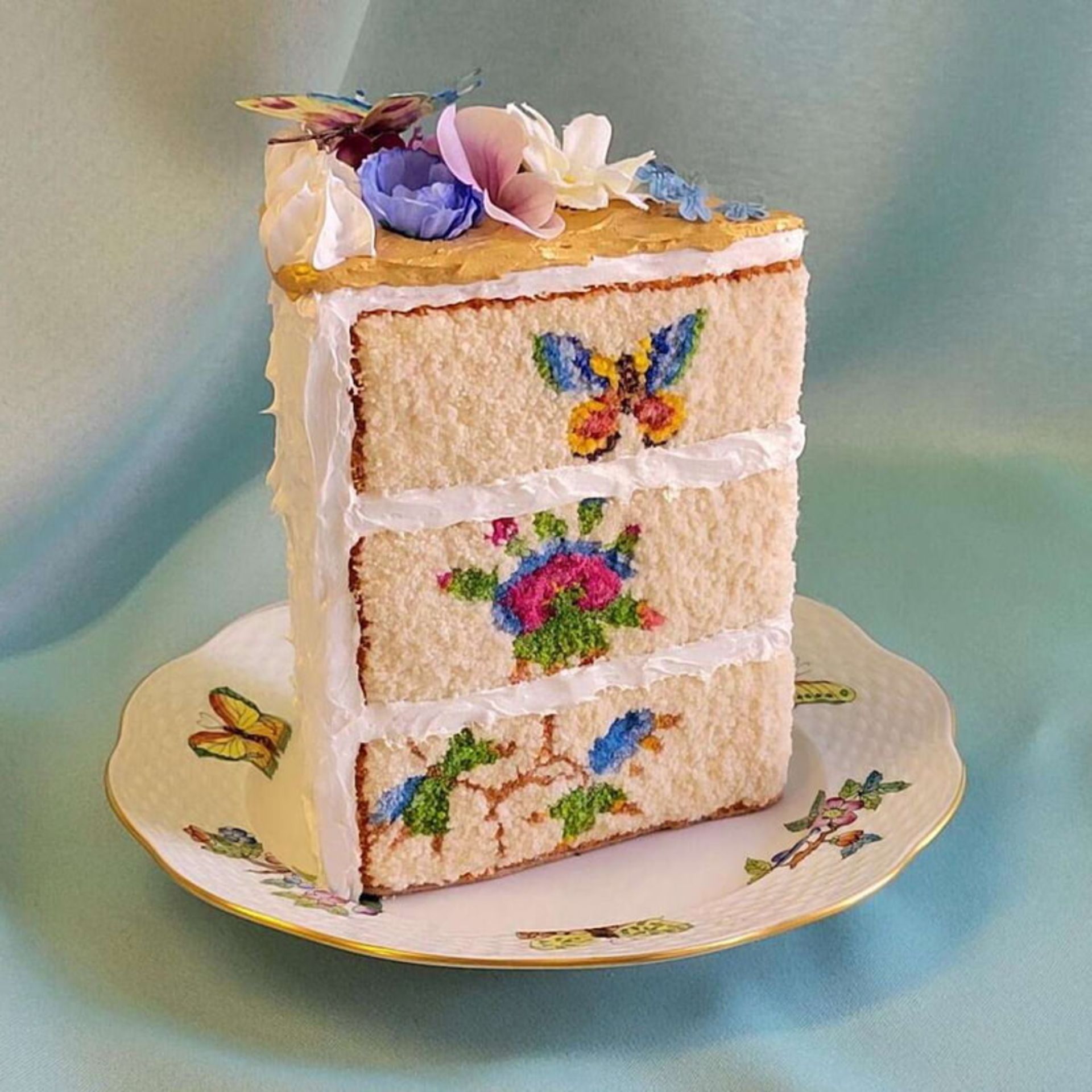 کیک مصنوعی با تزیین گل