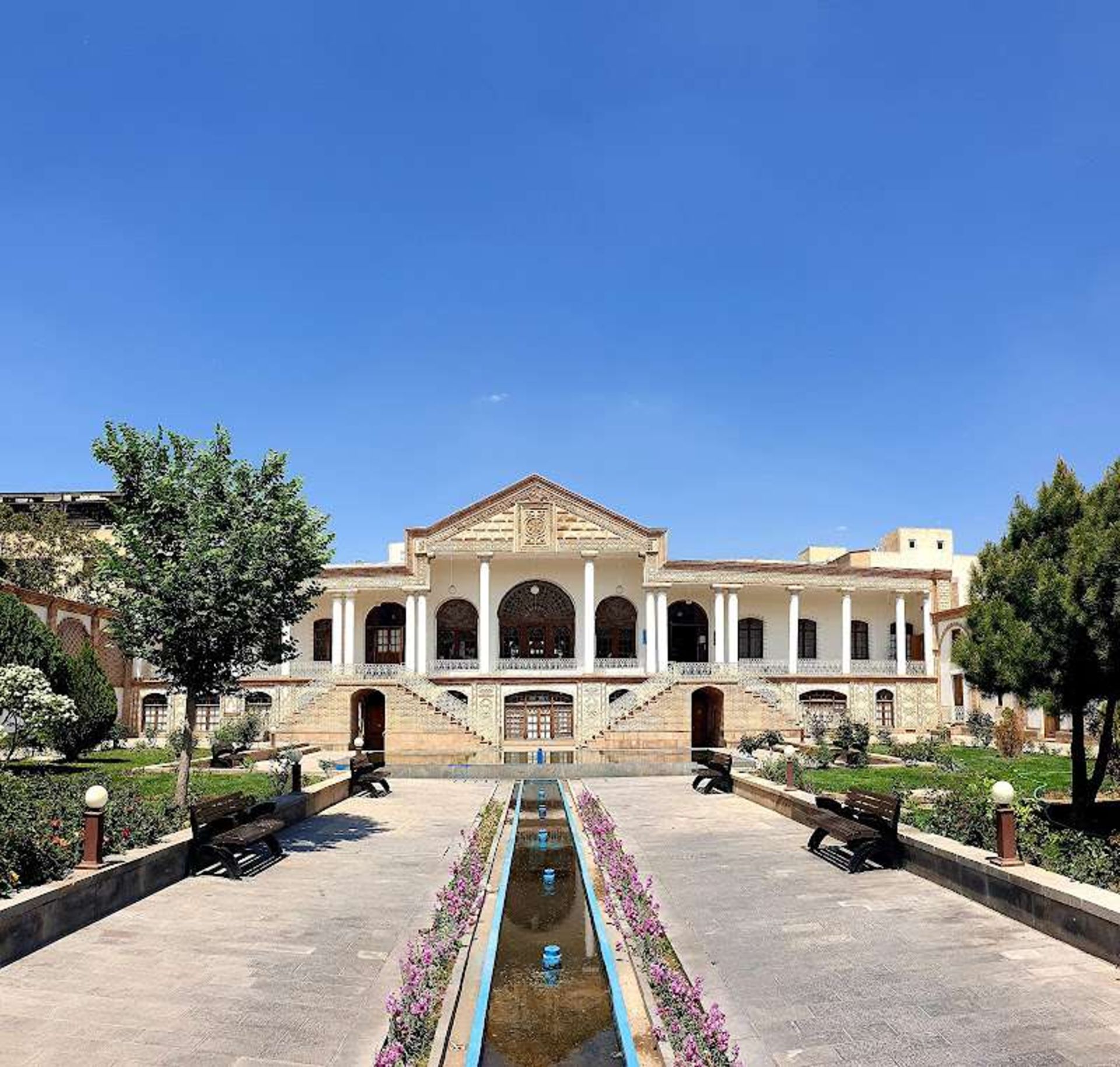 حیاط خانه امیرنظام گروسی تبریز