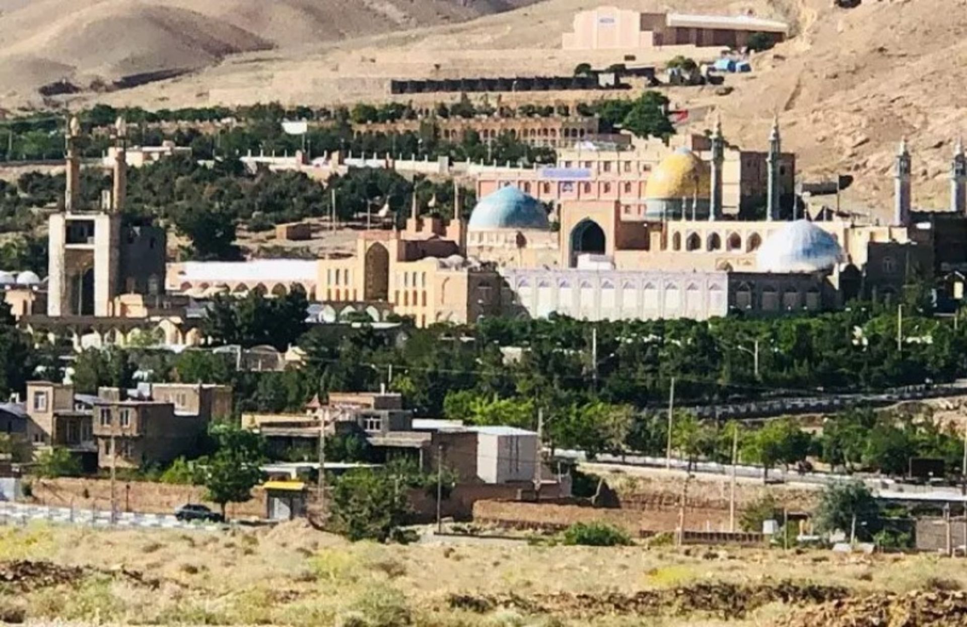 مقاصد سفر بهاری به کاشان؛ از عطر گلاب تا پرسه تاریخ 10 نمای دور مشهد اردهال کاشان