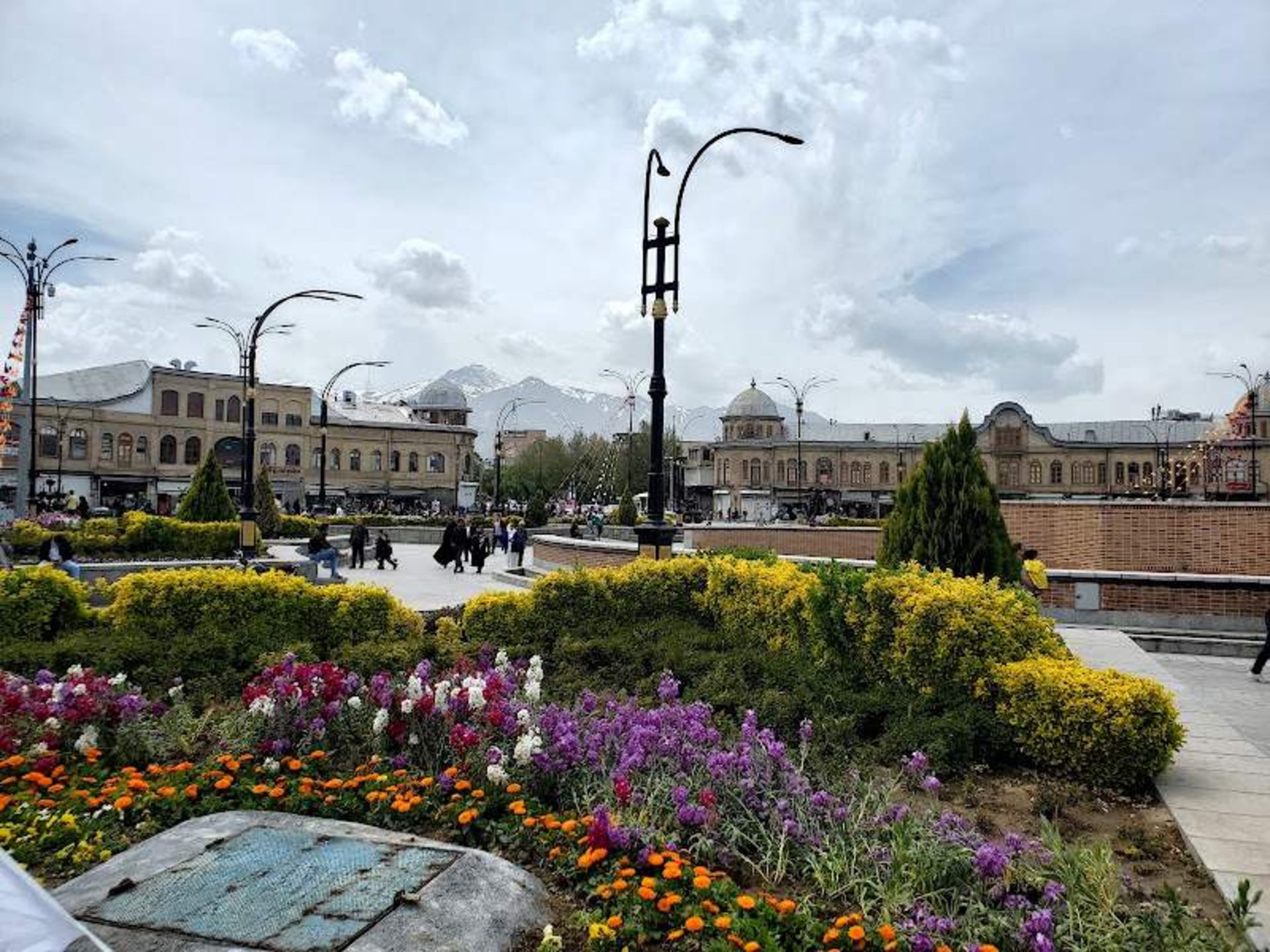 فضای سبز میدان امام خمینی همدان