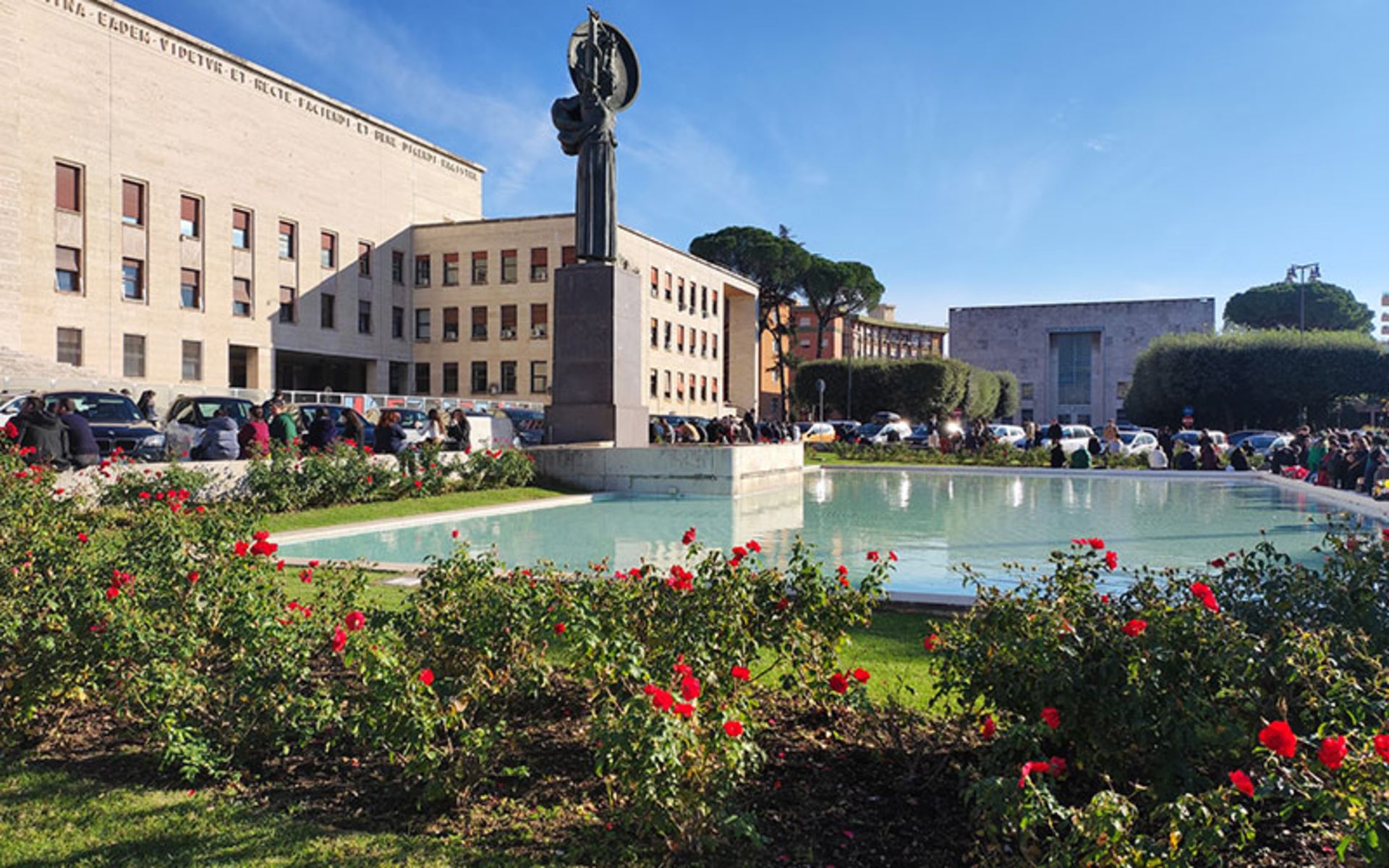 حیاط دانشگاه ساپینزا رم