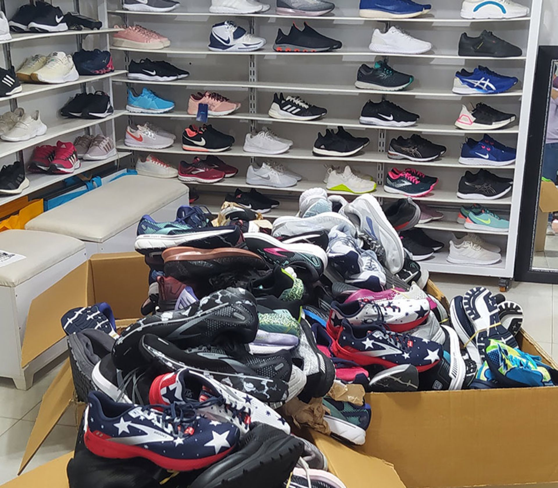 کتونی فروشی بازار تاناکورا مهاباد