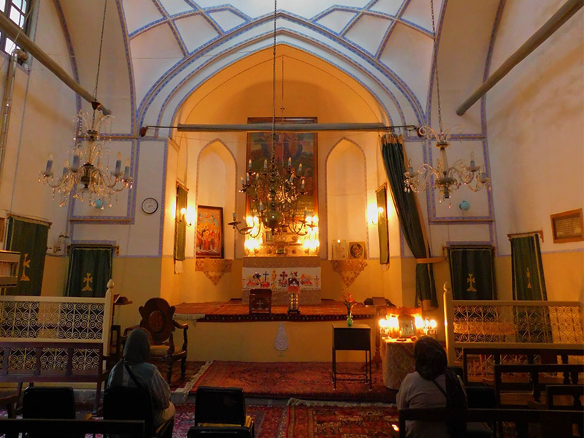 فضای داخلی کلیسای نیکوغایوس مقدس