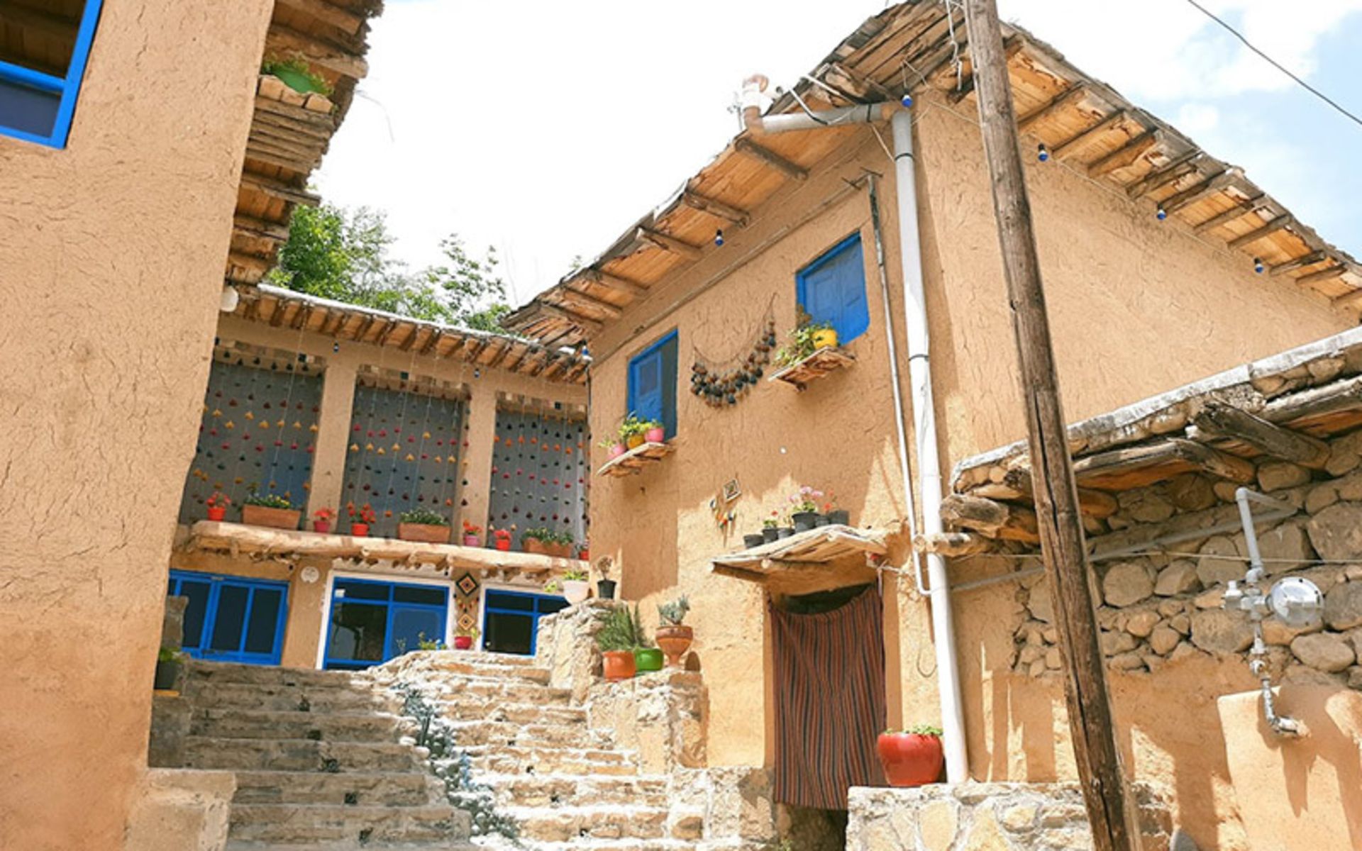 ورودی بومگردی آوا روستای کریک