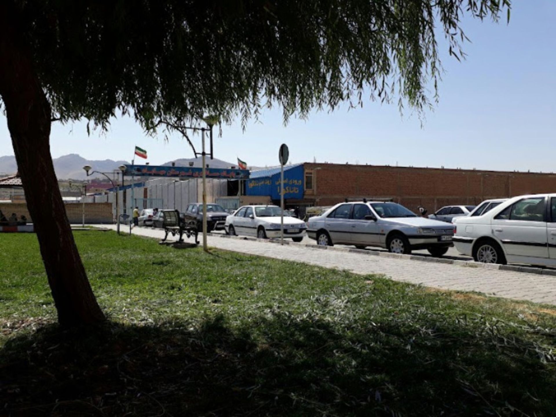 پارکینگ بازار تاناکورا مهاباد