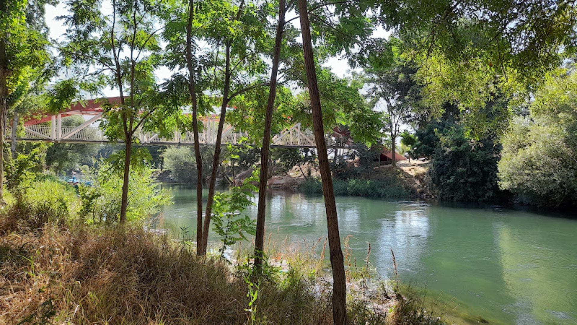 رودخانه مهاباد در باغ میکاییل