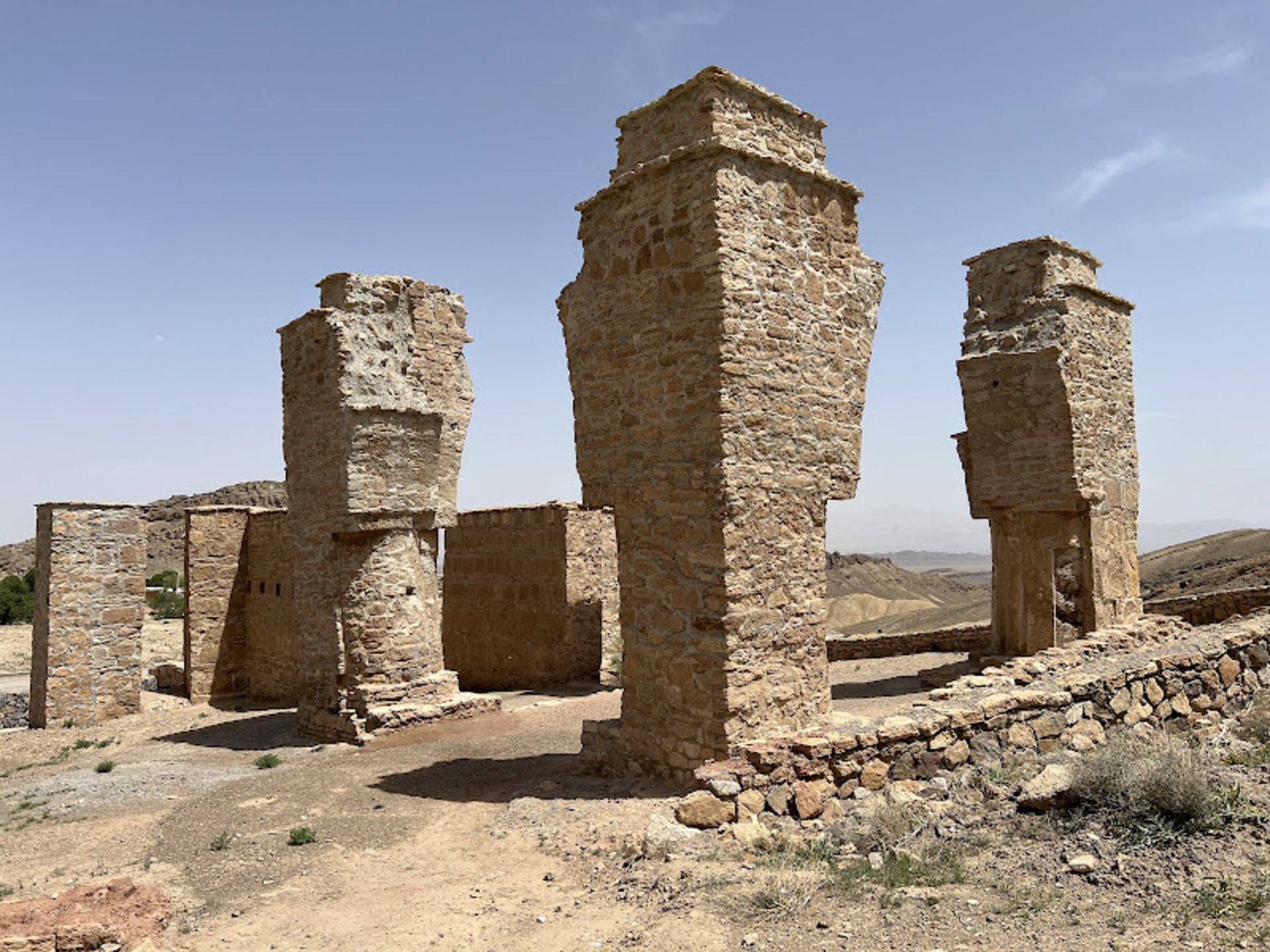 ستون های آتشکده آتشکوه محلات