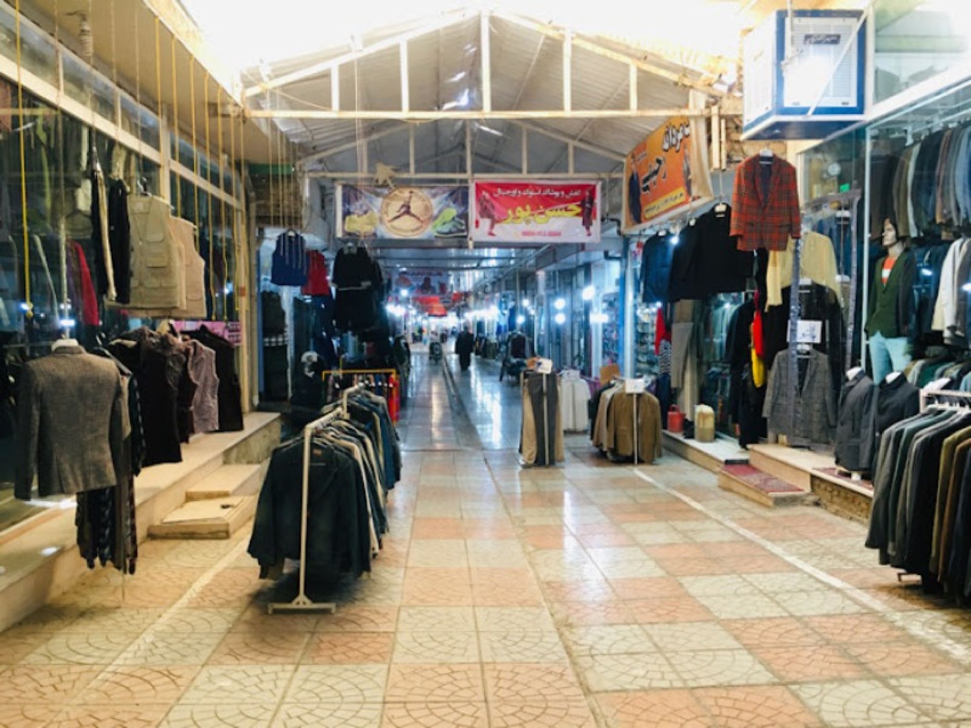 لباس فروش های تاناکورا مهاباد