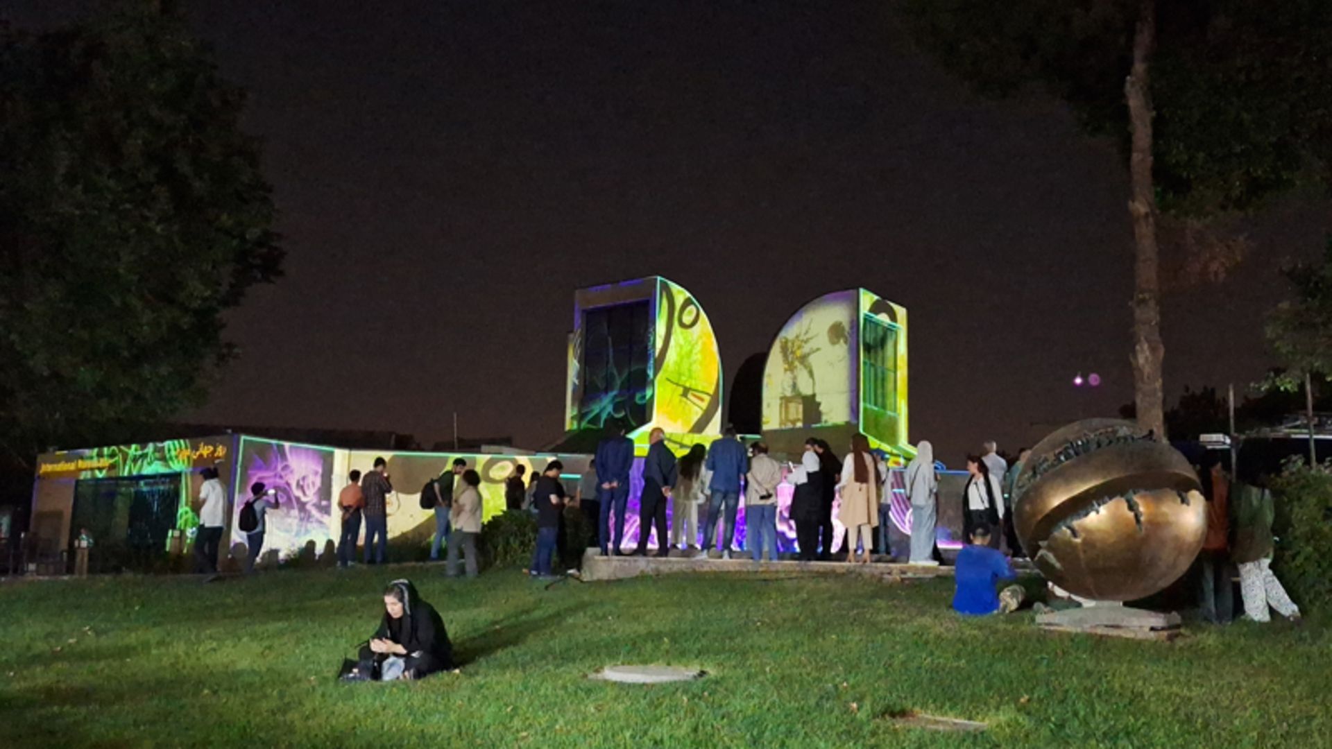 نمایش نور و نما موزه هنرهای معاصر تهران