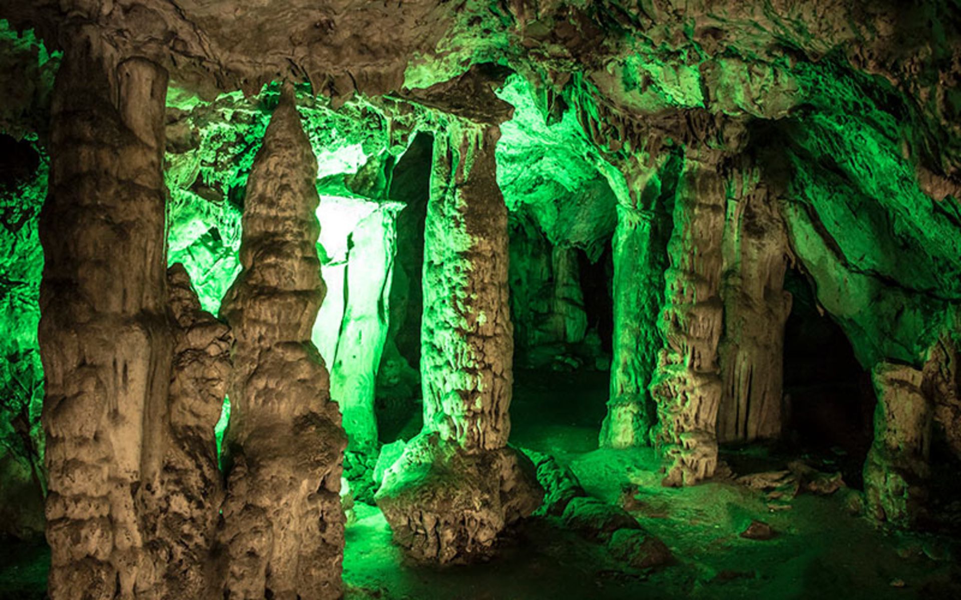 فضای داخلی غار ده شیخ