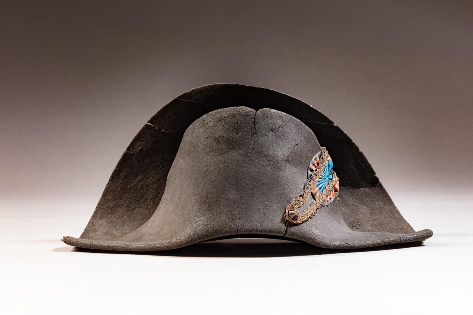 چوب حراج به وسایل ناپلئون می‌خورد؛ از کلاه‌های شخصی تا جوراب!