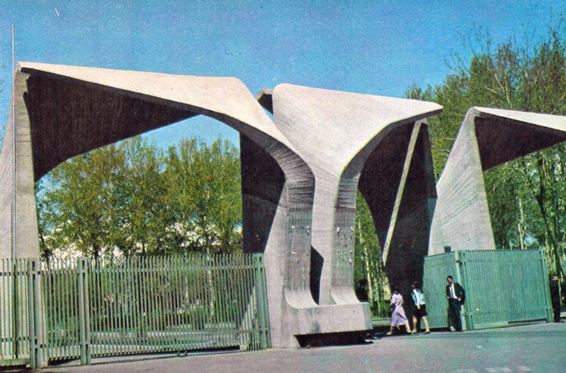 عکس تاریخی سر در دانشگاه تهران