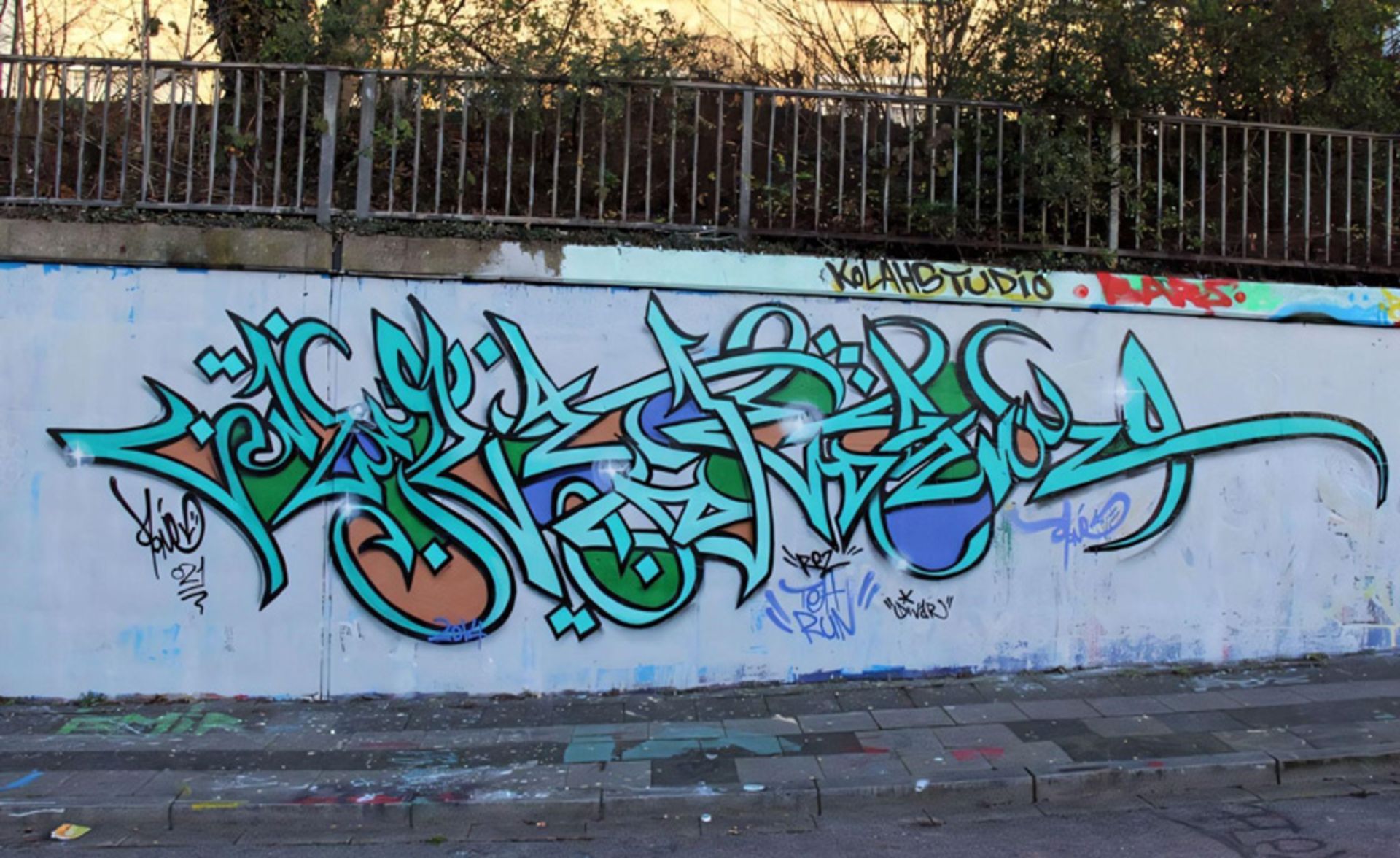 گرافیتی با پس زمینه سفید