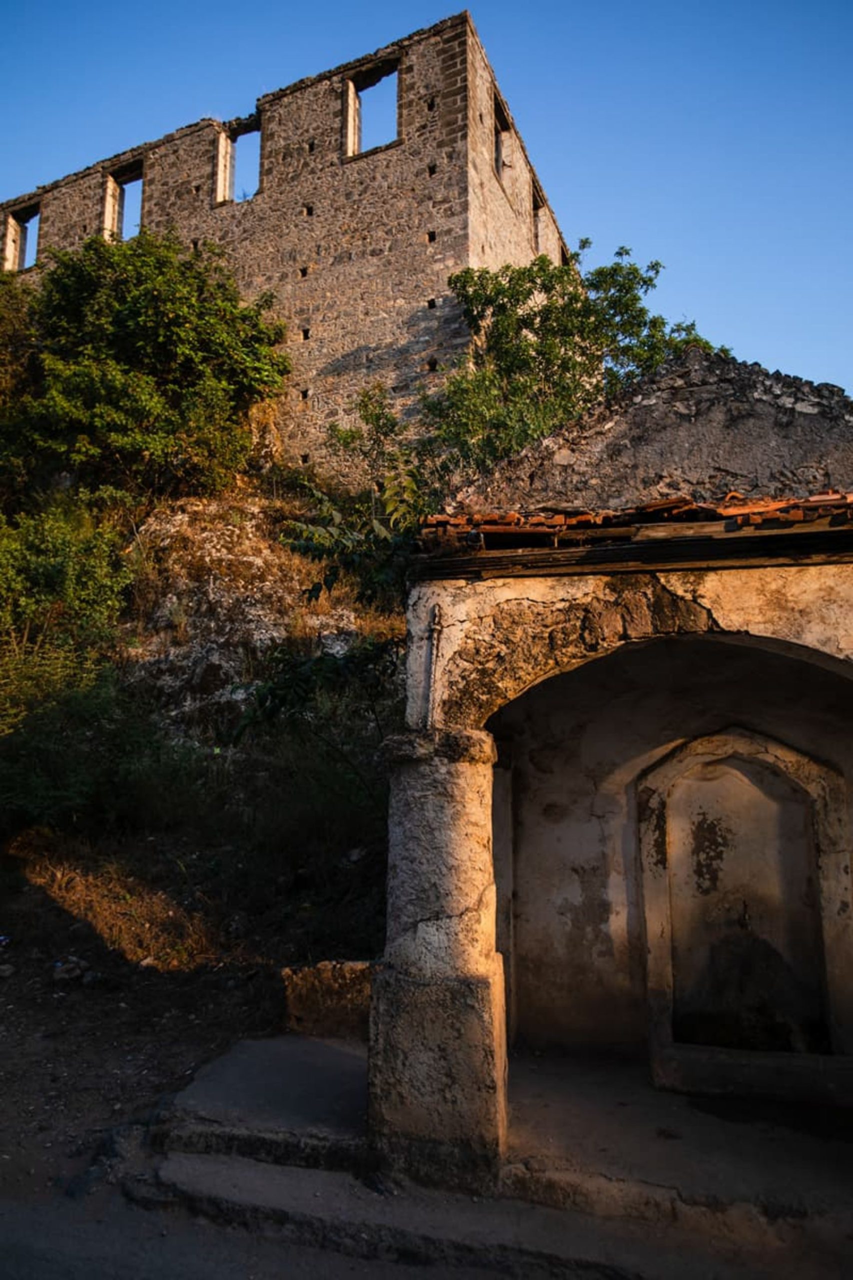 سر در ساختمانی قدیمی در کایاکوی