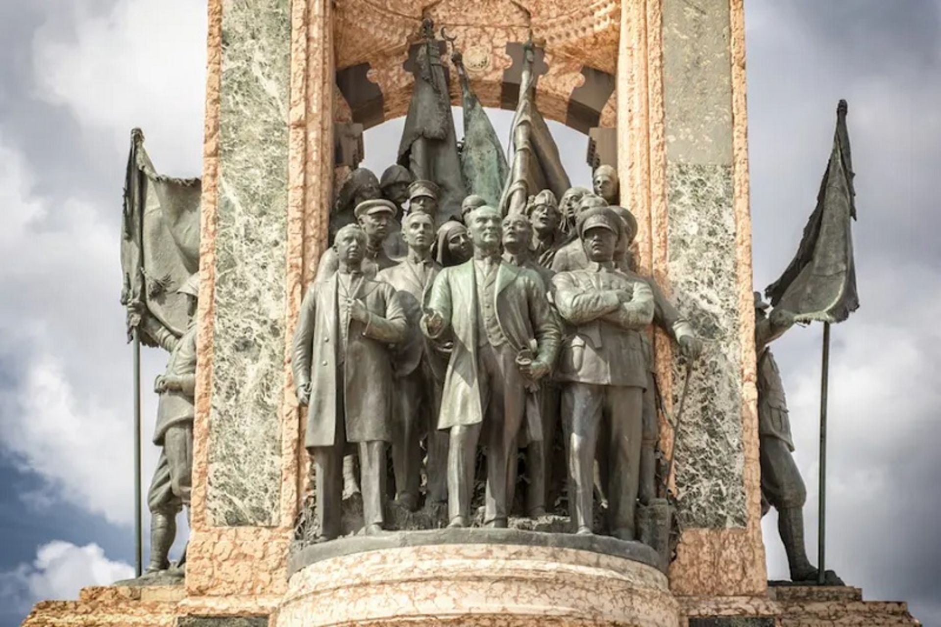 مجسمه های سنگی یادبود جمهوریت