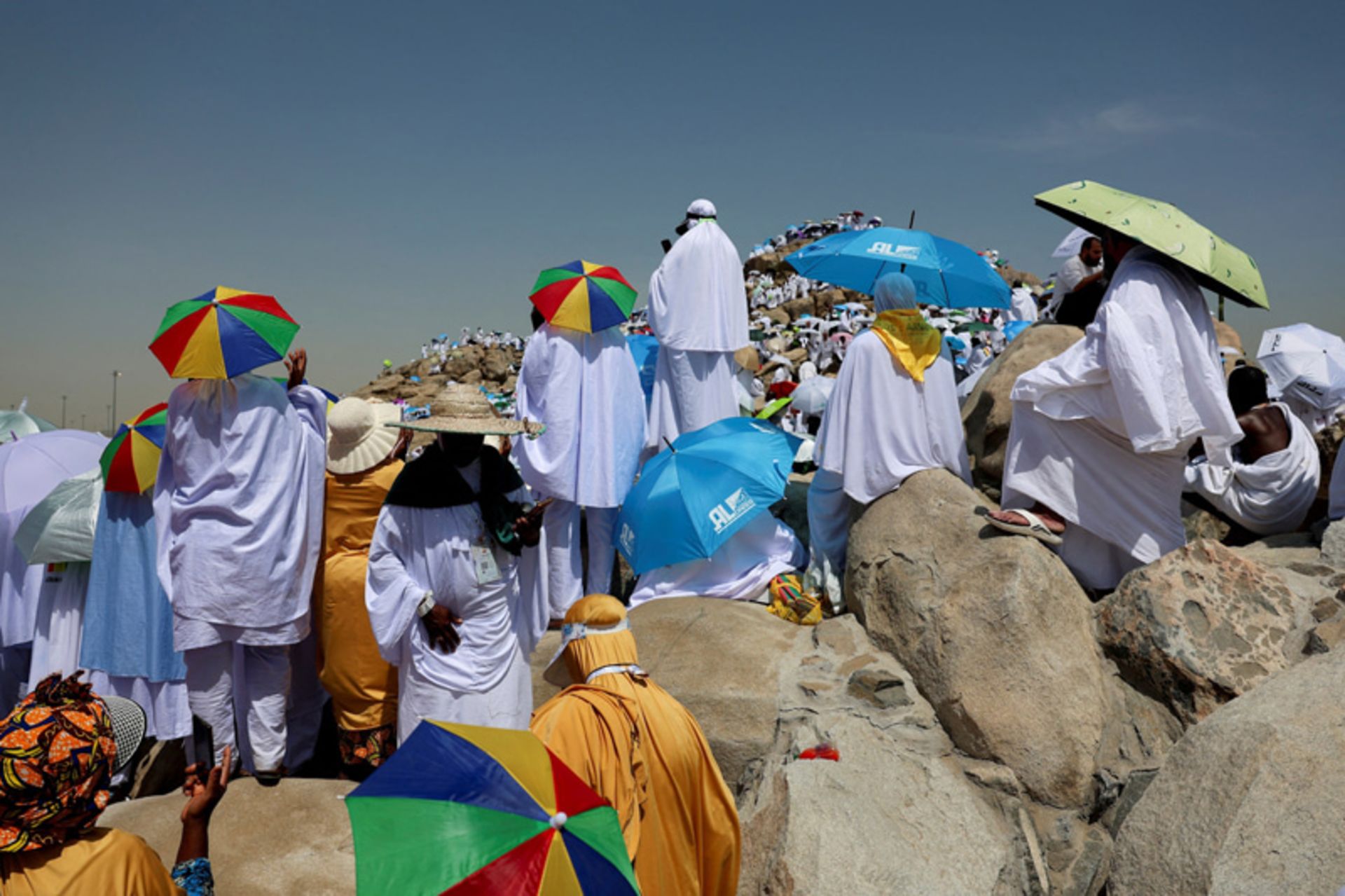 زائران مسلمان در کوه عرفات