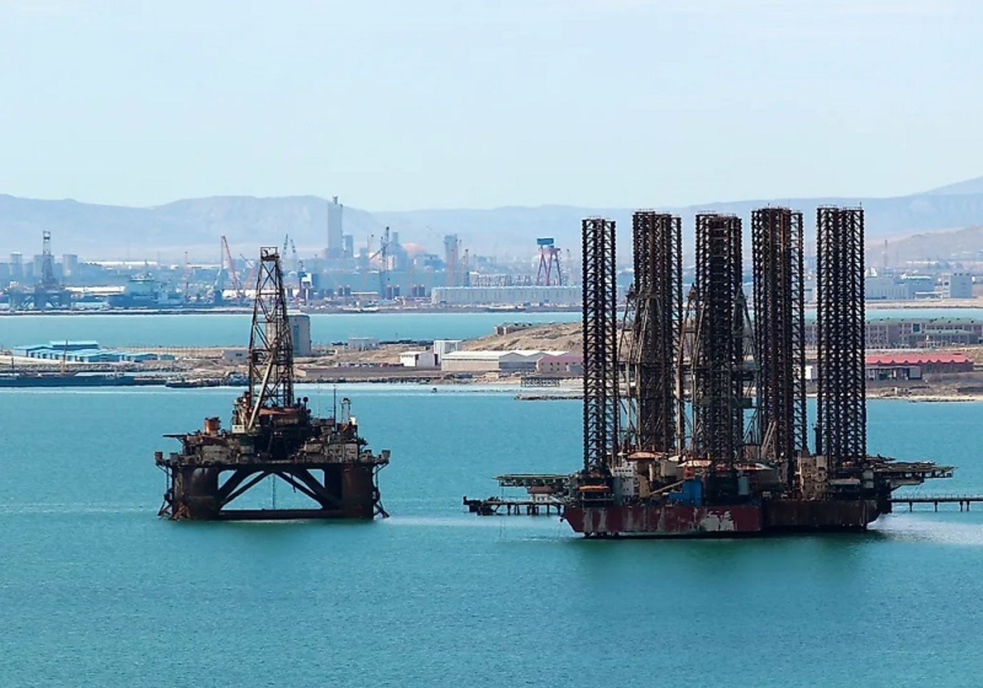 پایگاه های نفتی دریای خزر 