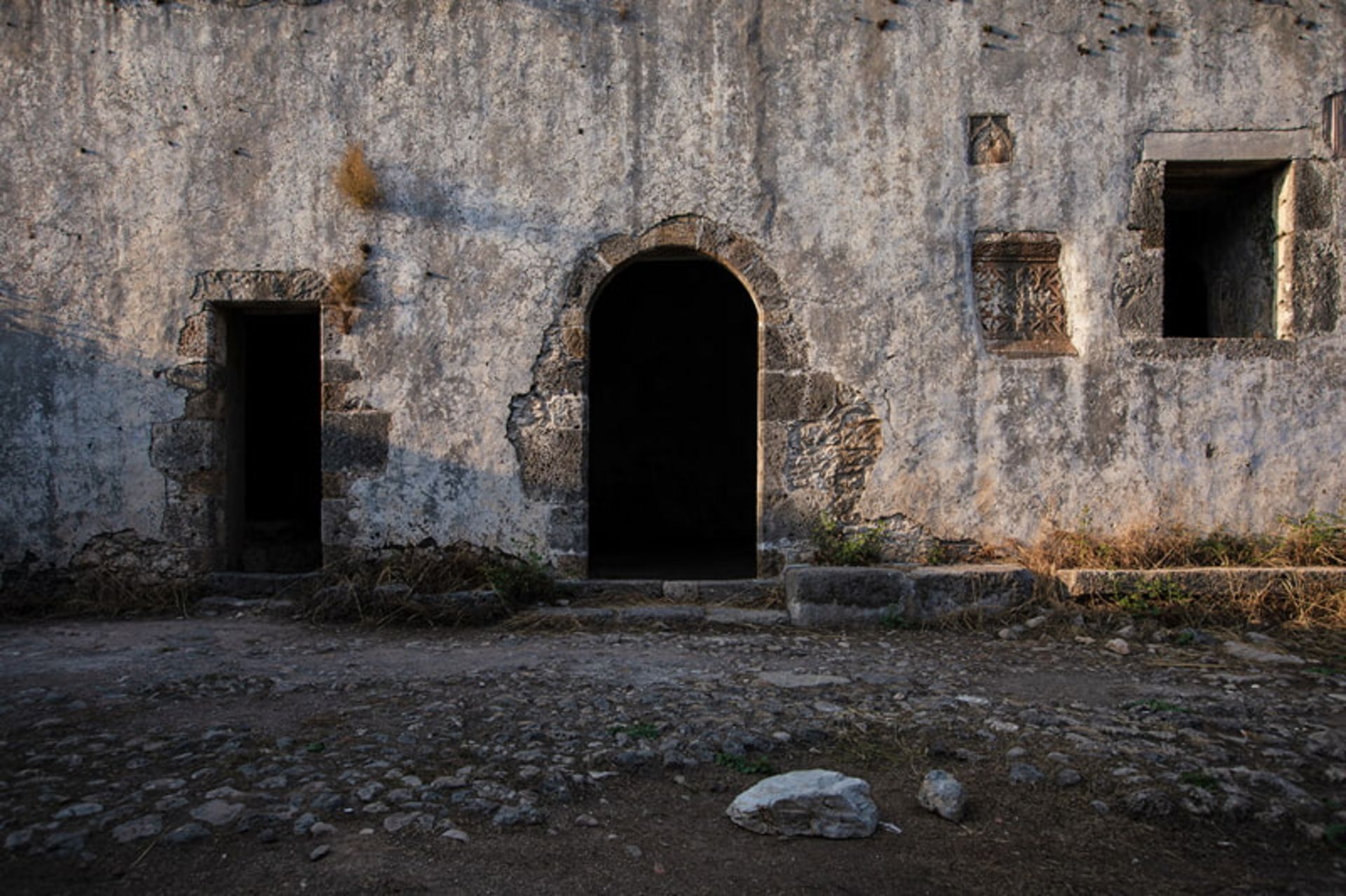 درب ساختمان قدیمی در کایاکوی