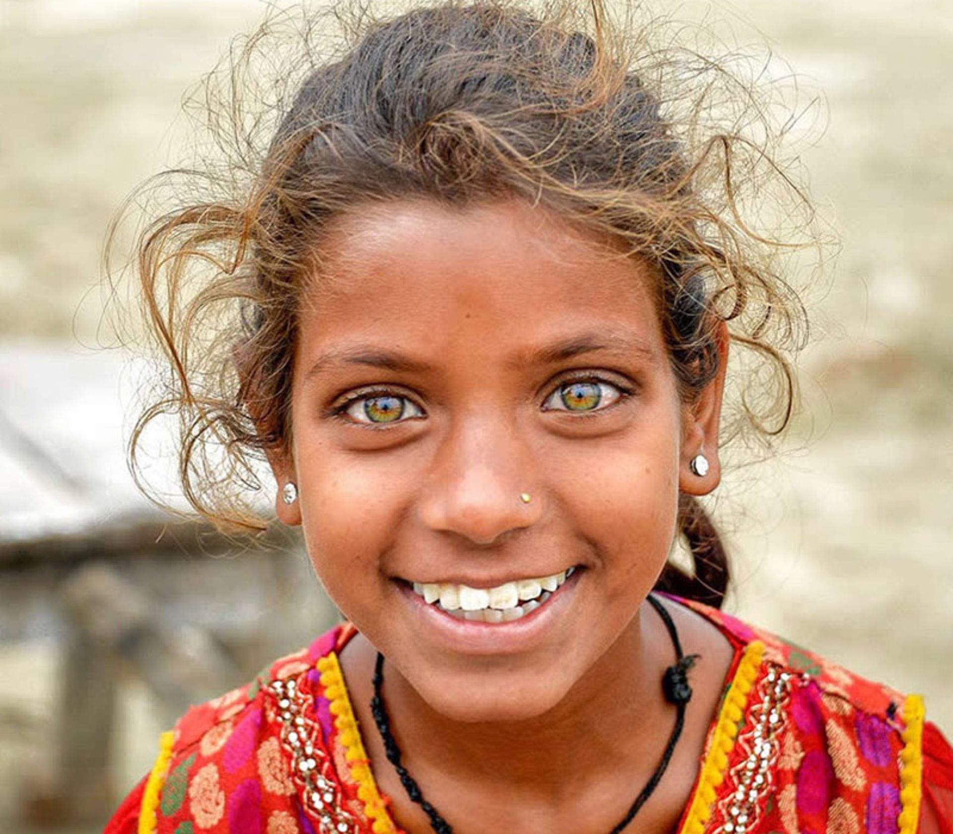 دختربچه خندان