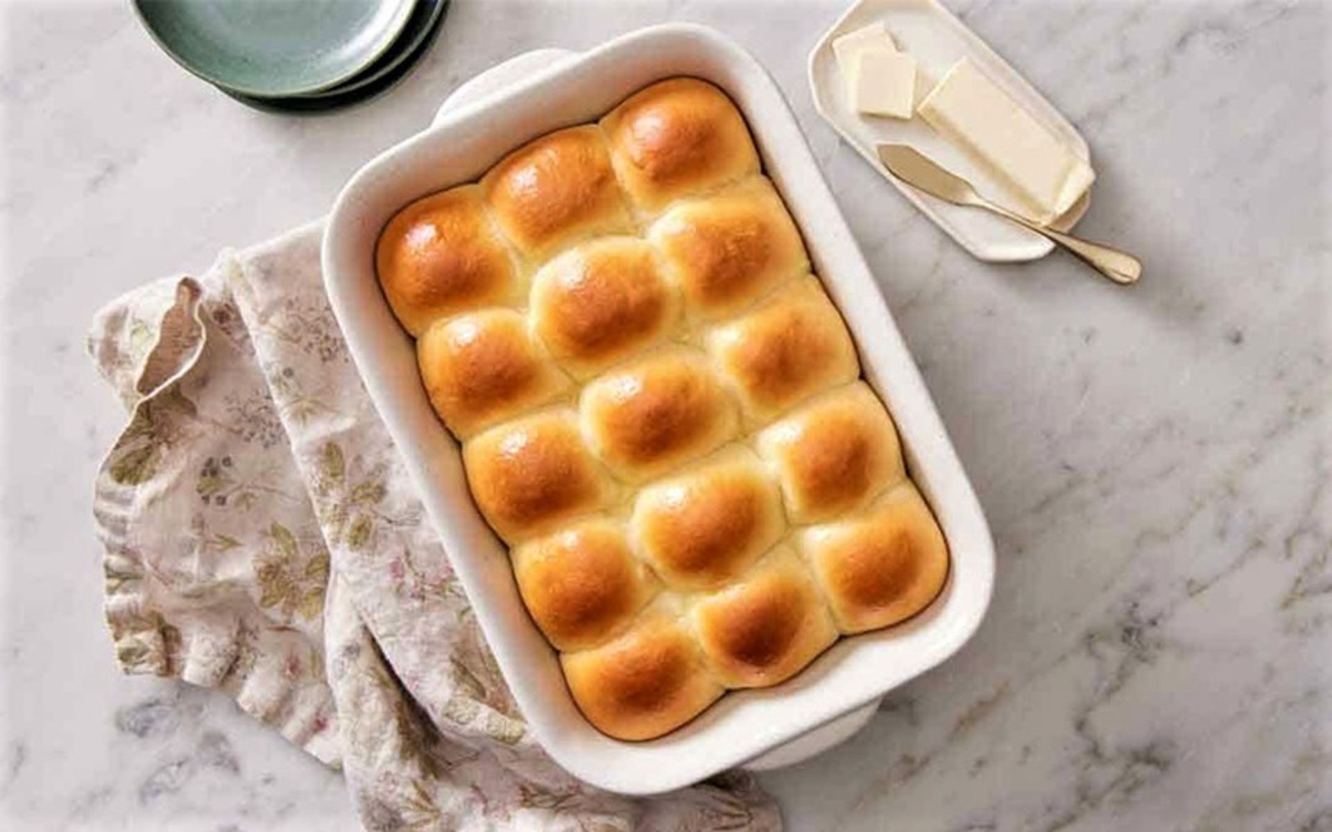 نان خانگی در تابه مخصوص فر