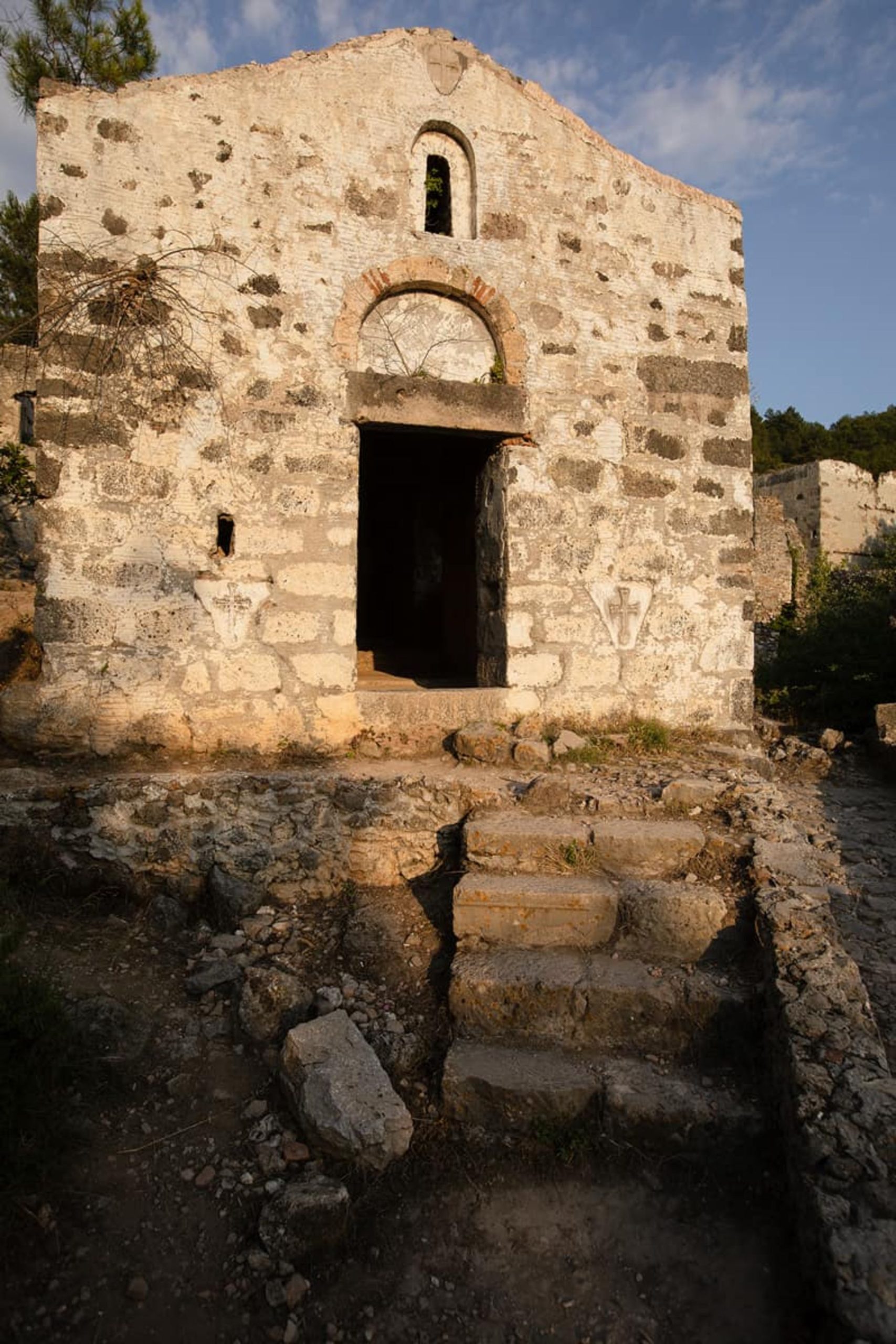 ساختمان متروکه کلیسا در کایاکوی