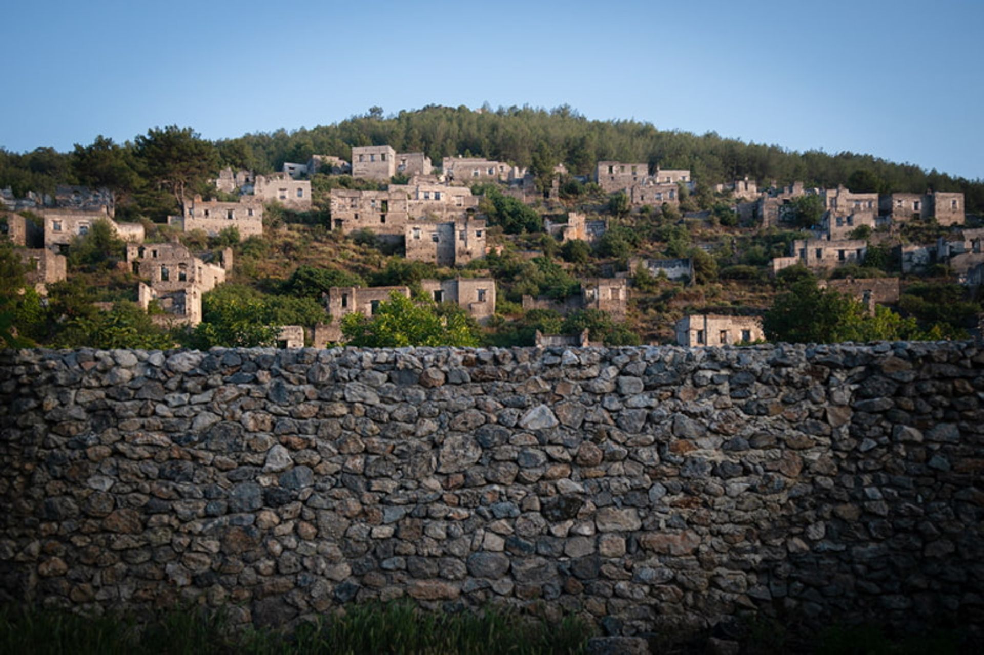 دیوار سنگی در کایاکوی