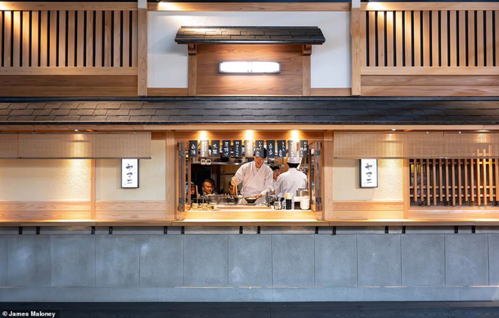 رستوران خیابانی در توکیو