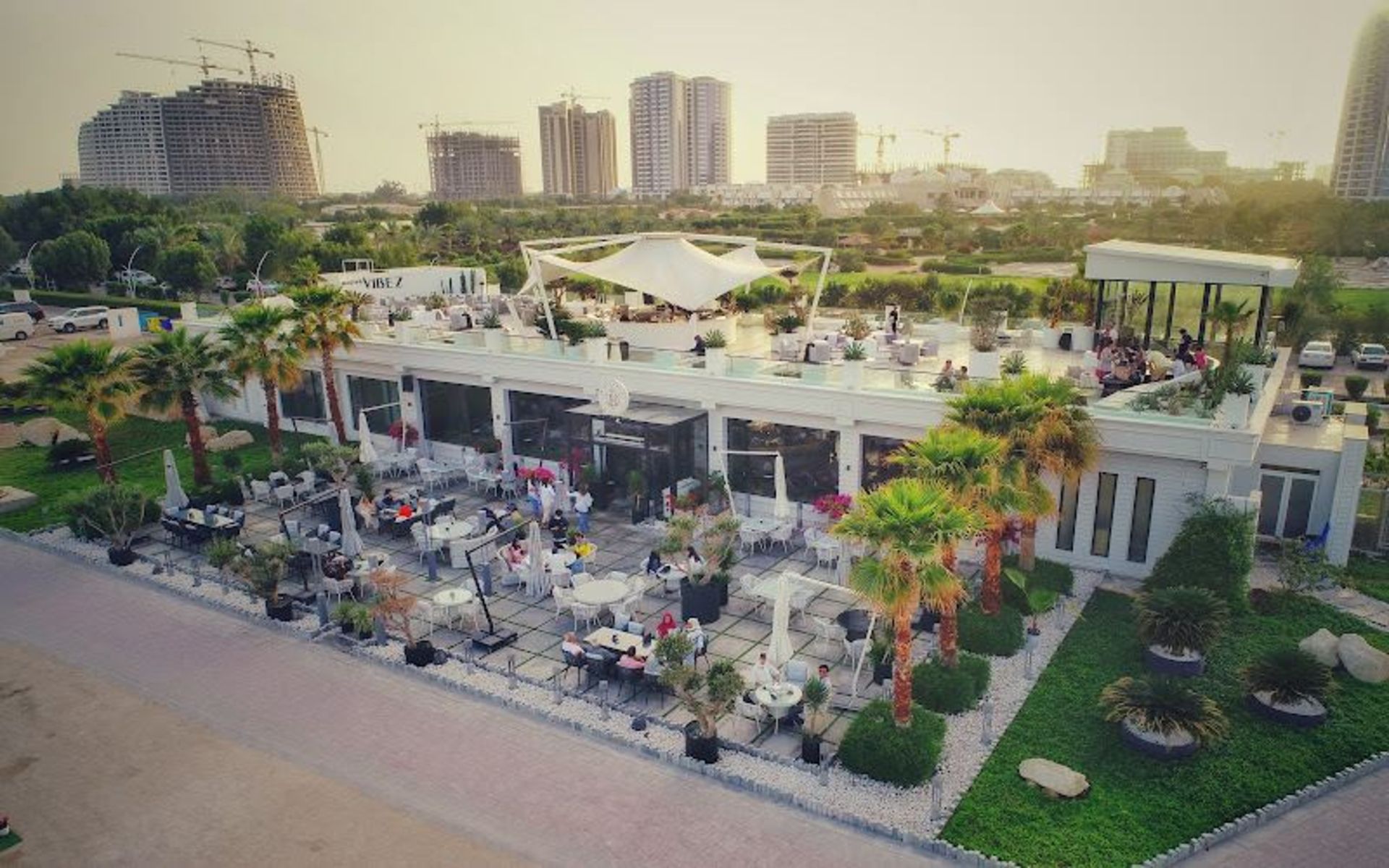 روف گاردن رستوران بین المللی مارینا کیش